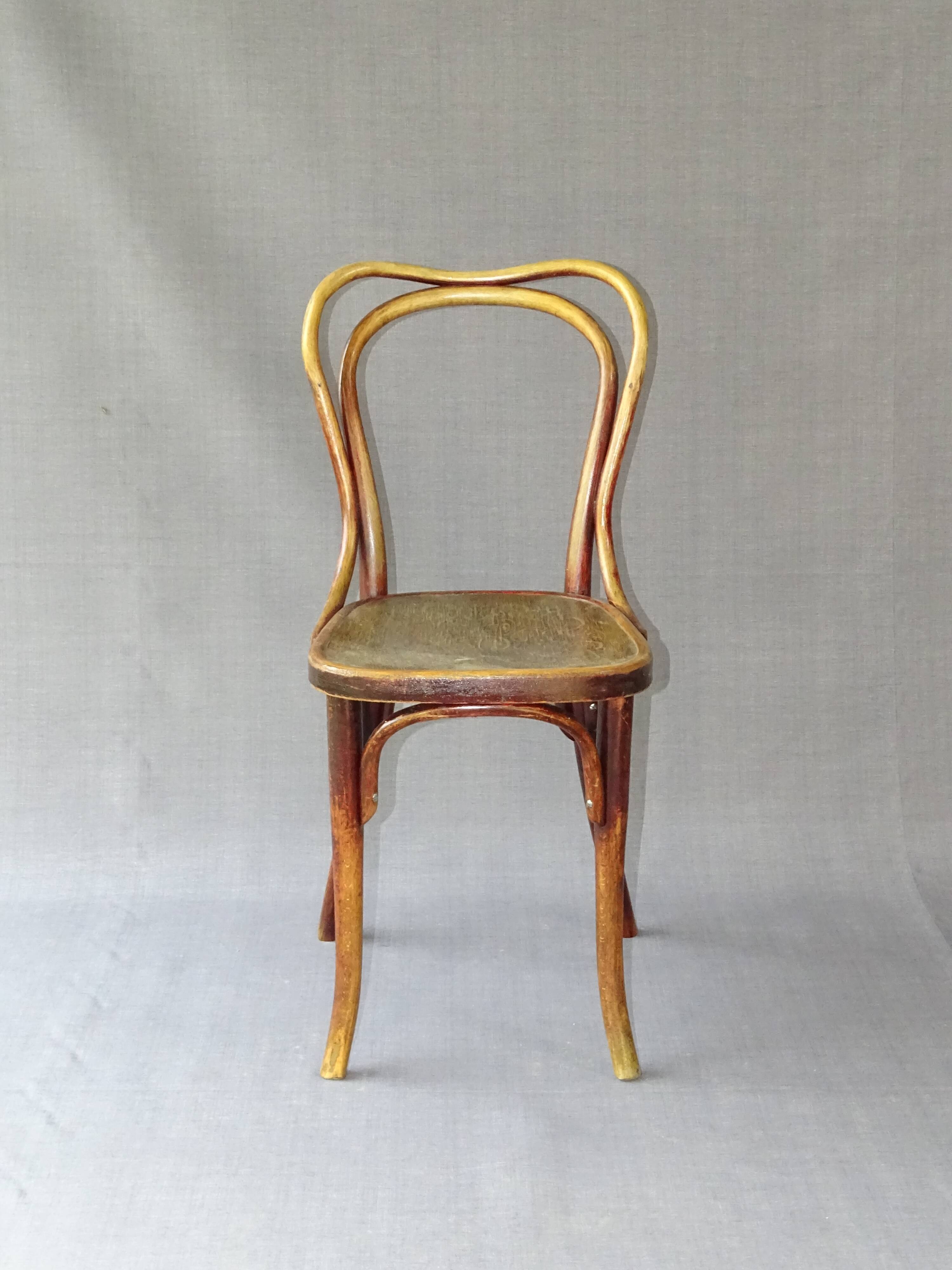 Chaise bistrot Thonet n°55 vers 1925 assise bois