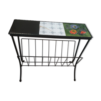 Table d'appoint porte revue vintage année 60 70 en metal noir avec 3 carreaux carrelage
