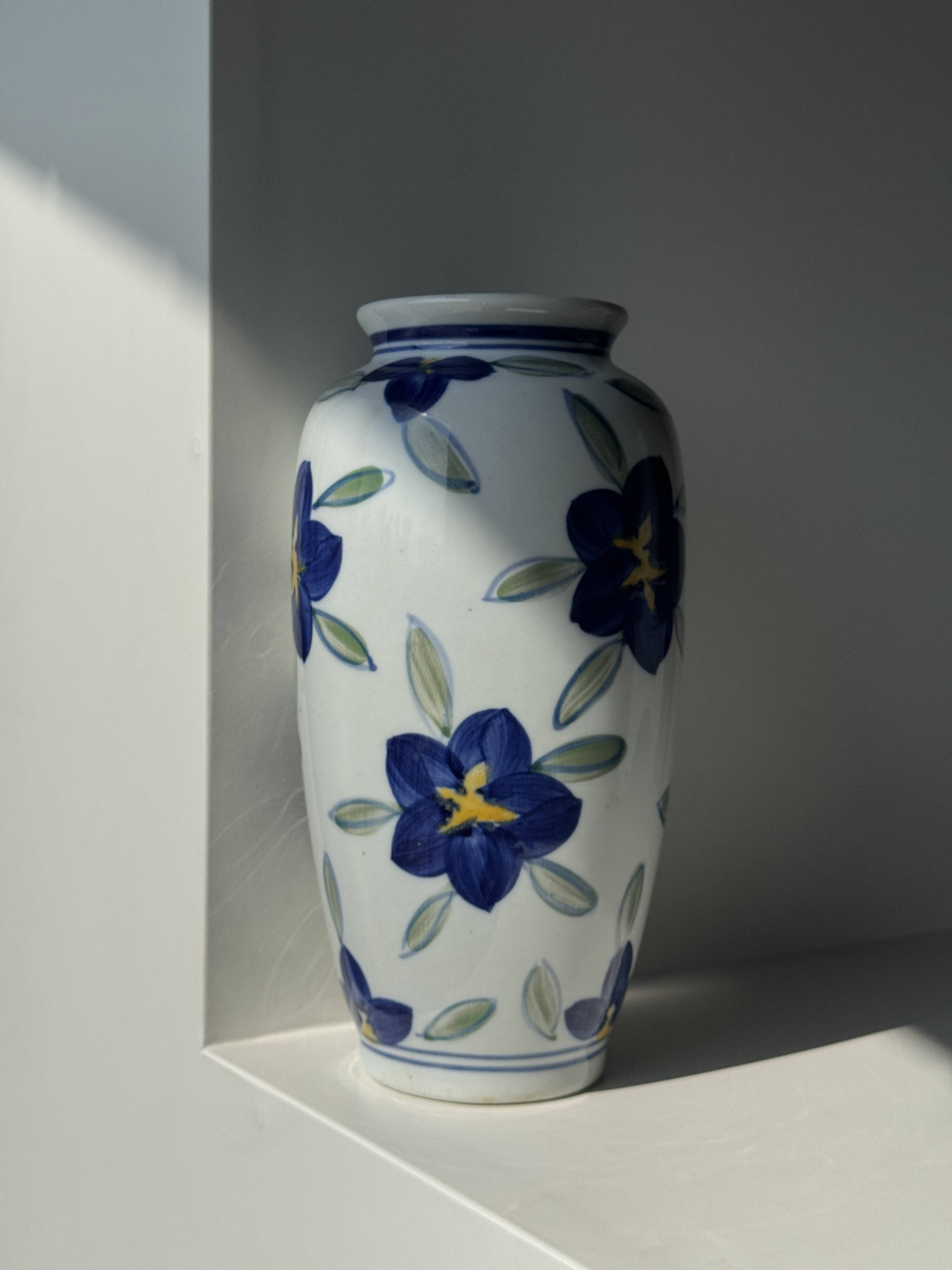 Vase white background stylized blue, yellow and green flowers H24.5 D12