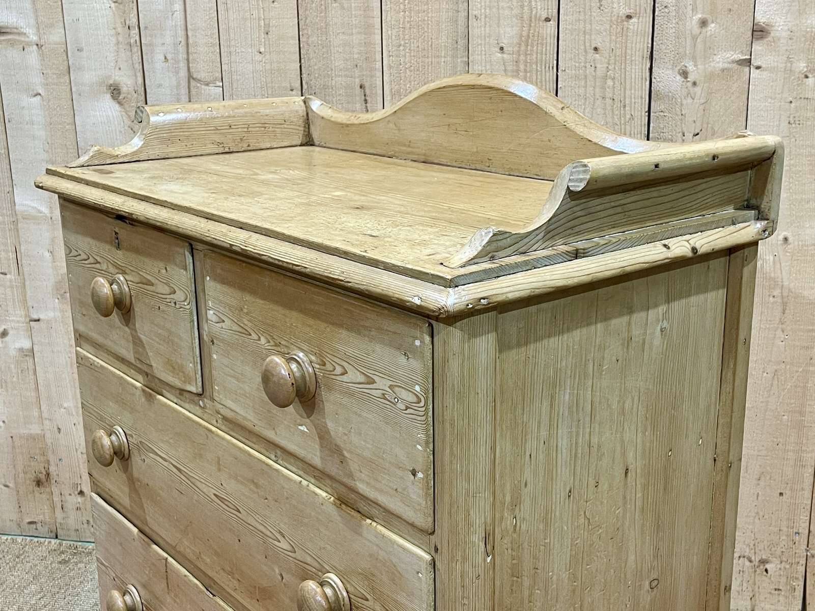 19th century Victorian chest of drawers in fir