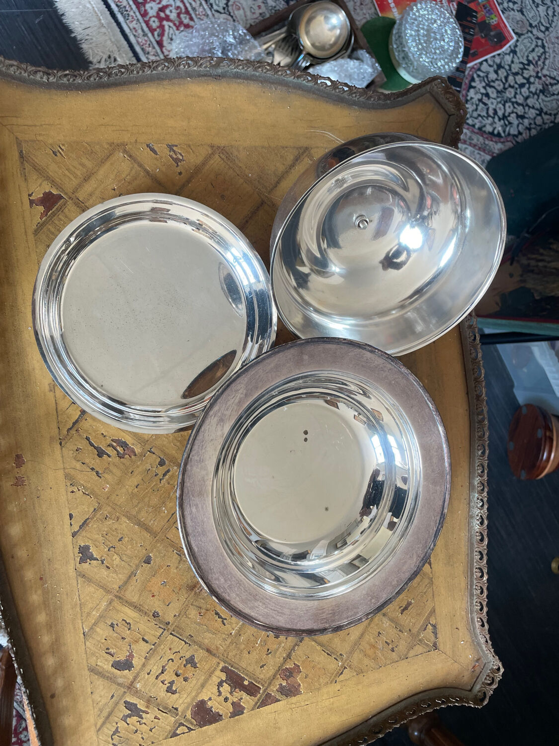 Plateua silver metal bell