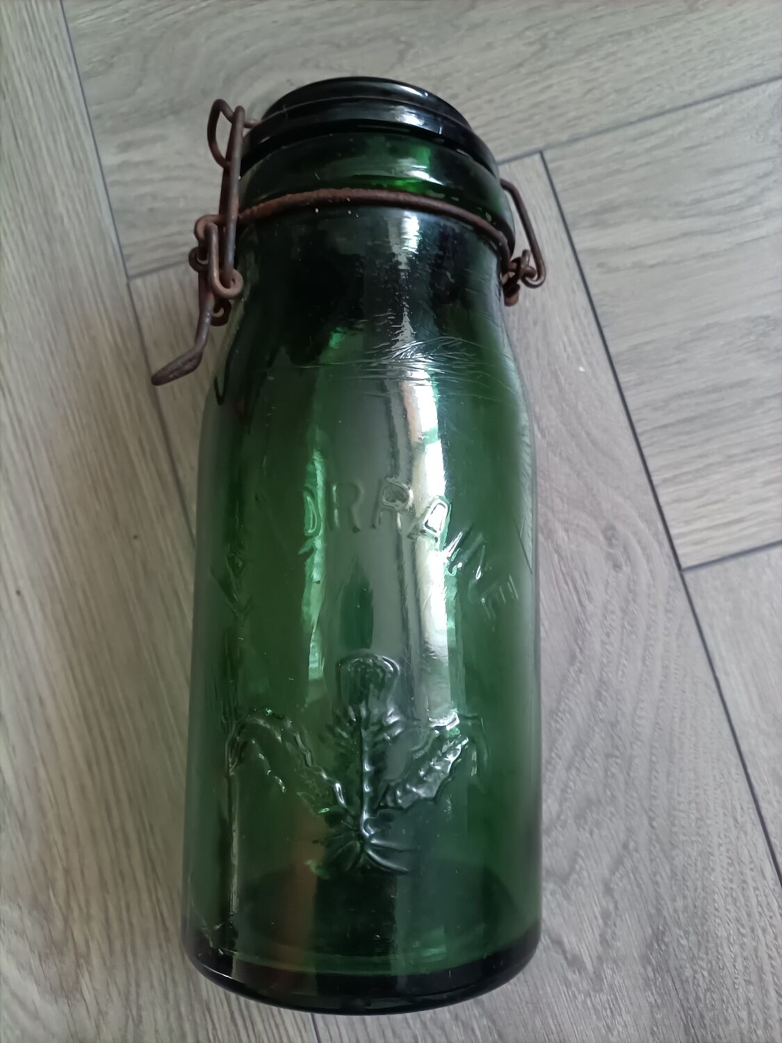 Ancienne bouteille en verre Le Lorraine vert