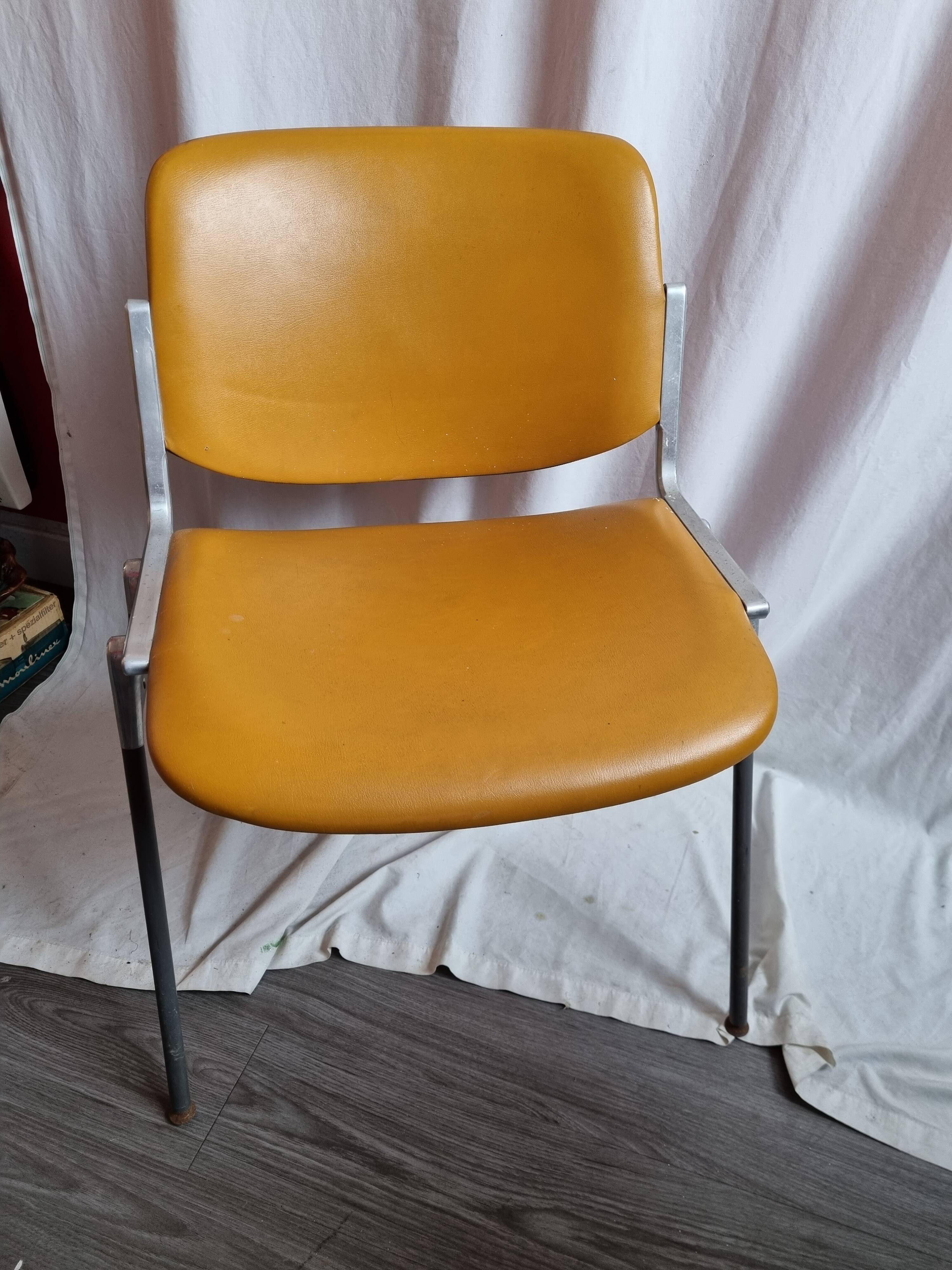 Chaises cuir DSC106 de G Piretti éditions Castelli de 1970