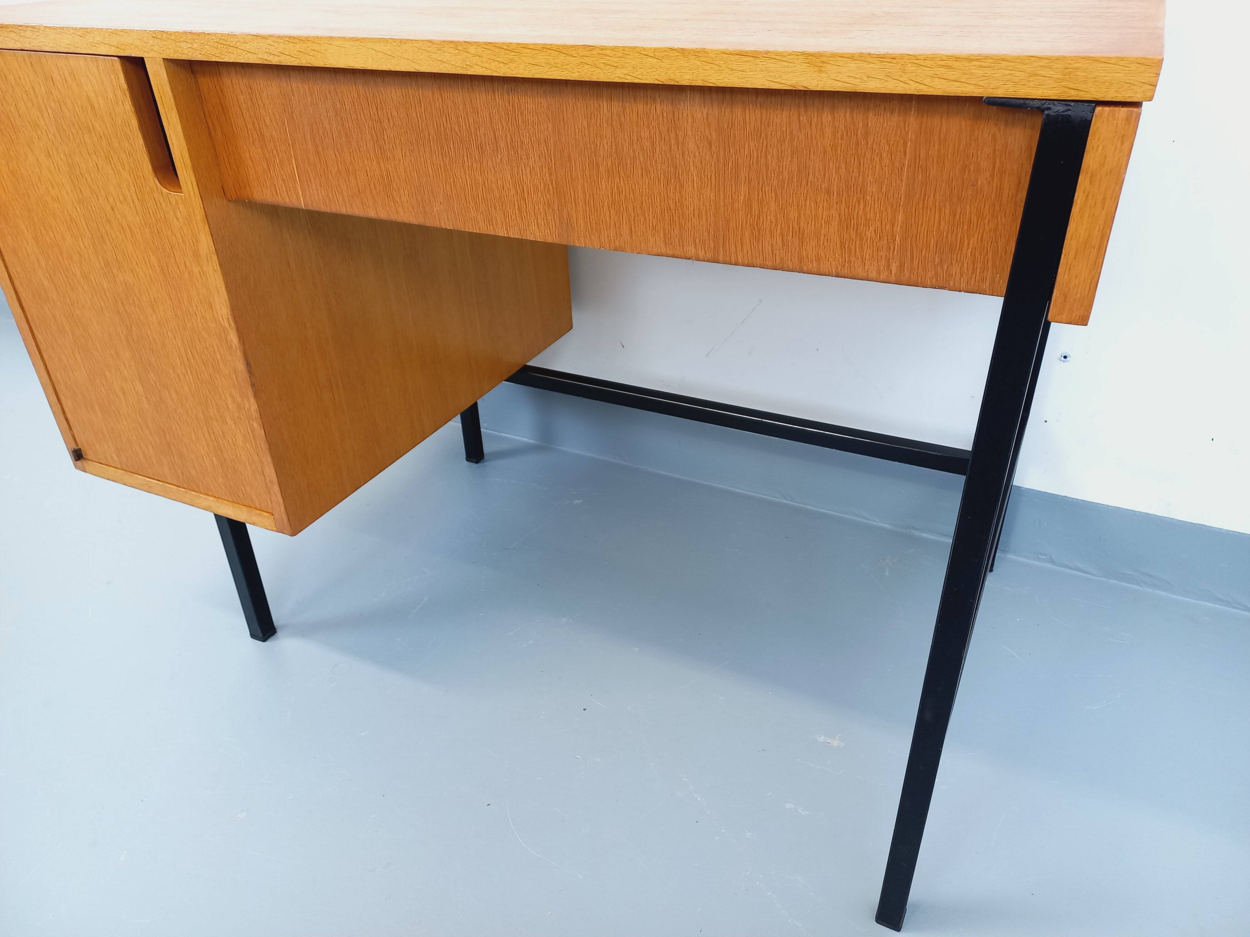 Bureau moderniste vintage Multitable par Jacques Hitier en bois de chêne