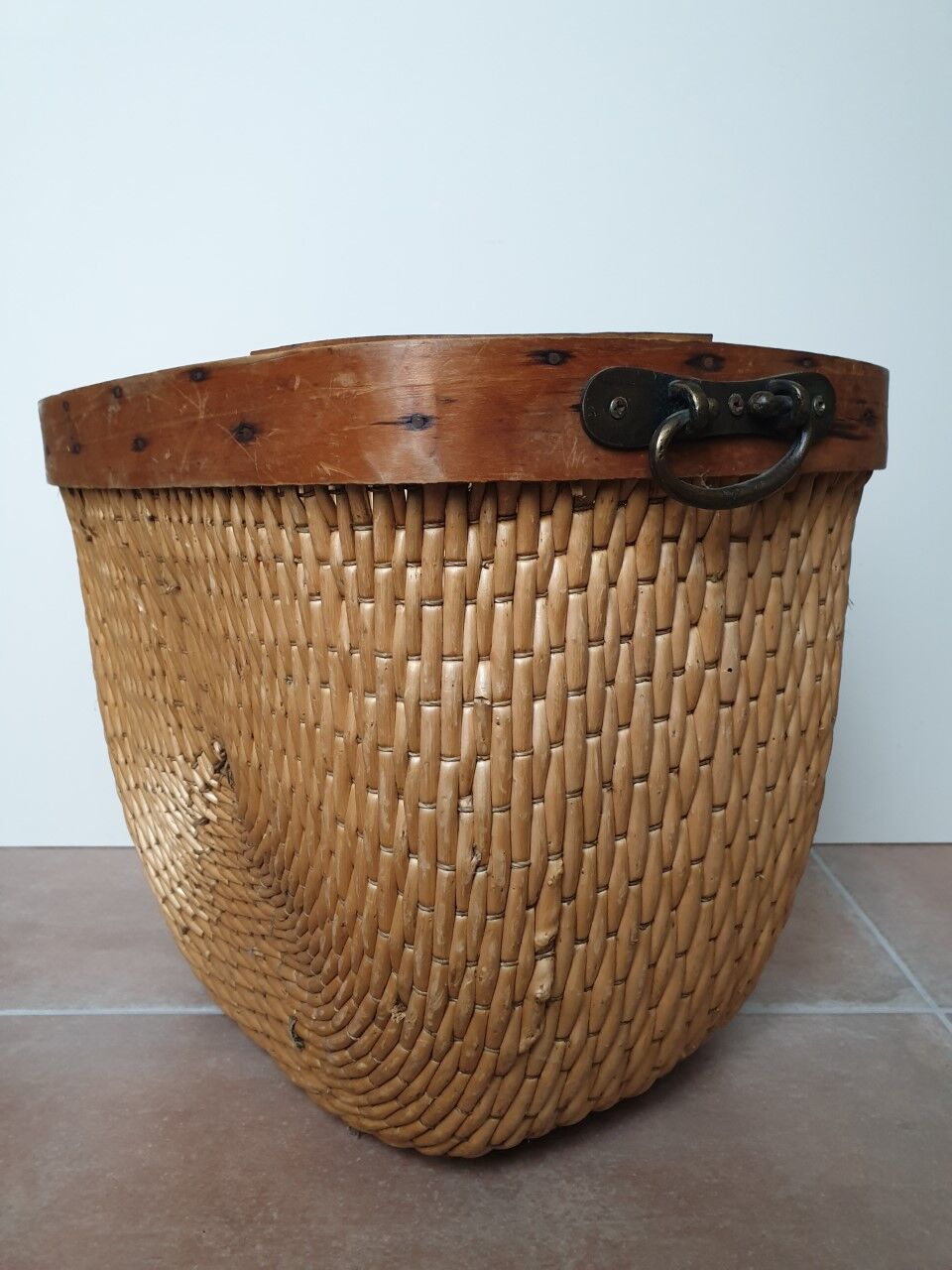 Wood and wicker pan