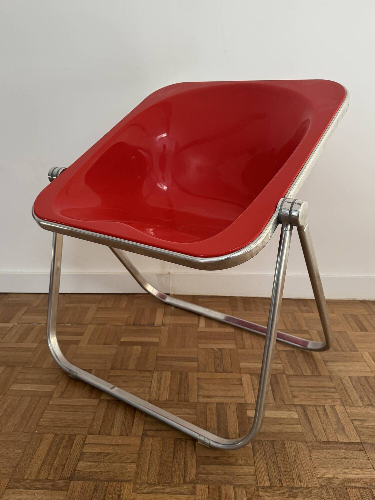 Plia desk and Plona chair by Giancarlo Piretti Anonima Castelli