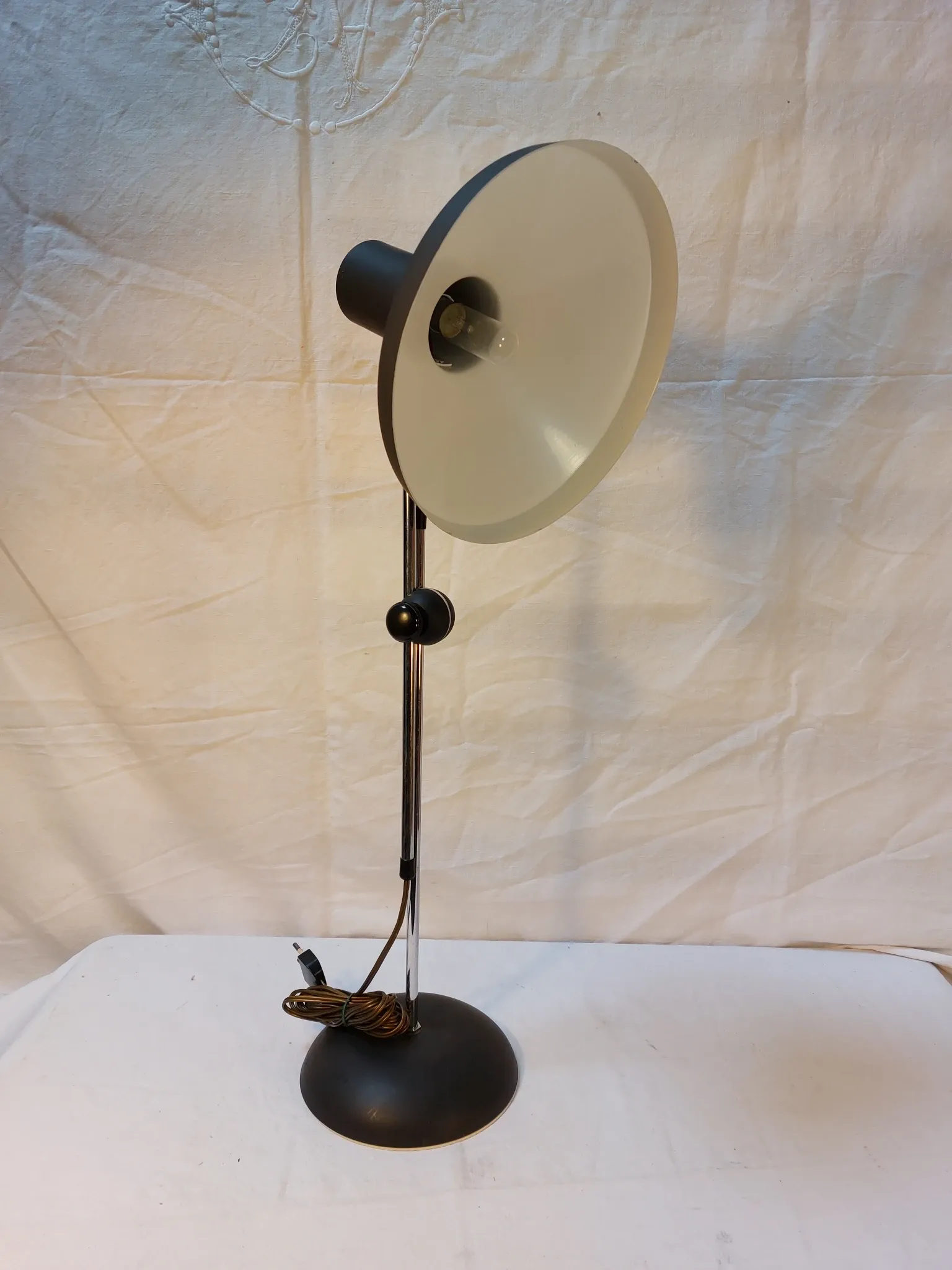 Vintage adjustable desk lamp in black metal and chrome, 1950s-70s.