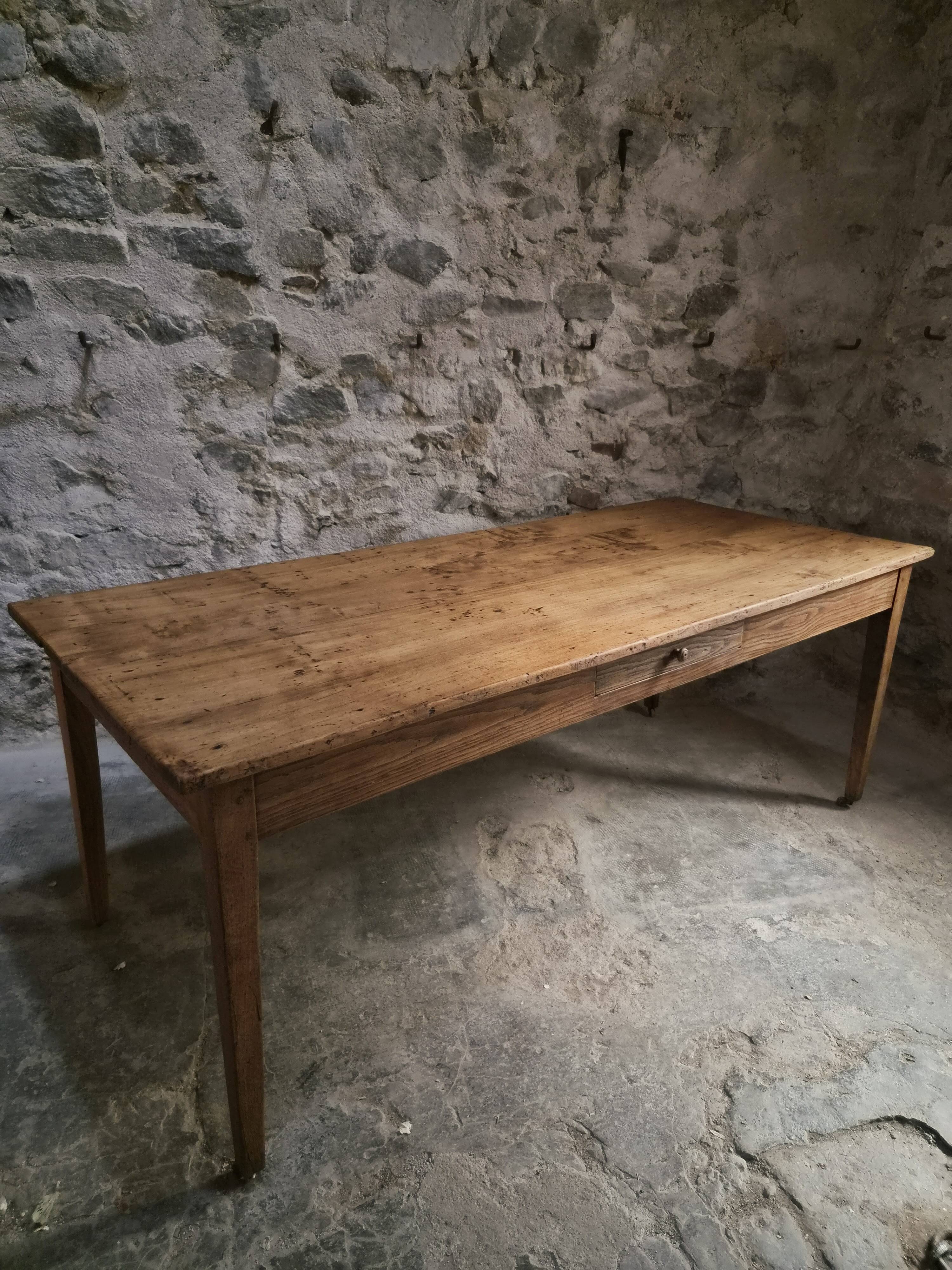 Antique French farmhouse dining table in oak and poplar, 1850–1900