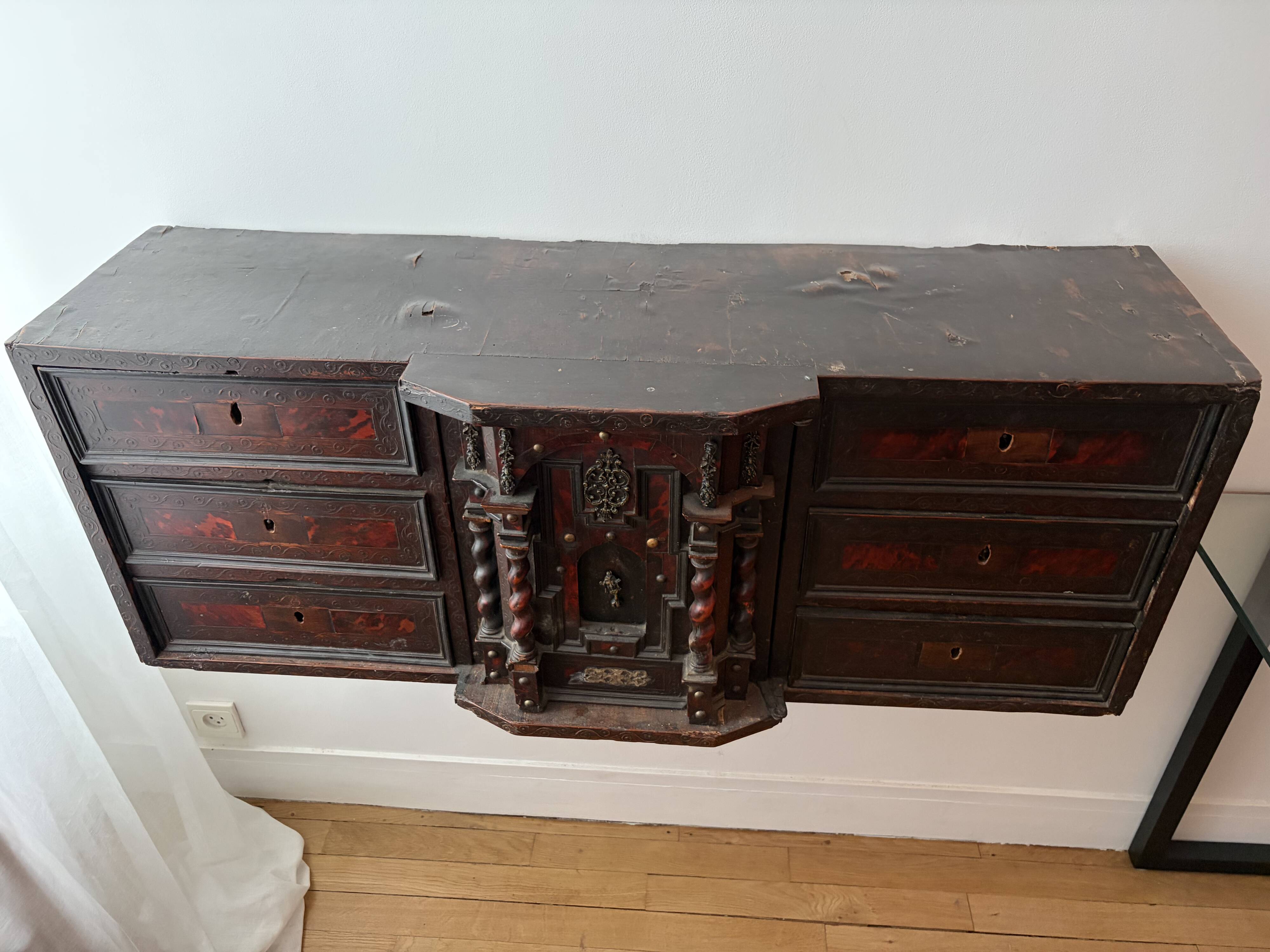 Portuguese chest type counter