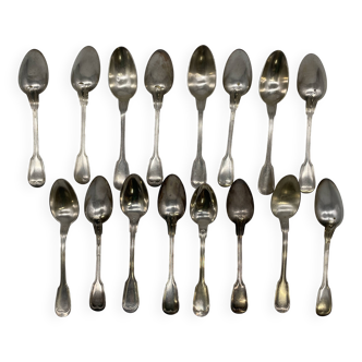 Lot de 16 cuillères à entremet en métal argenté motif filet bas bi-lobé