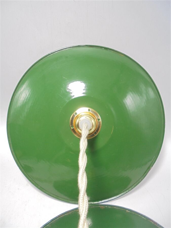 Trio of enamelled sheet metal suspensions