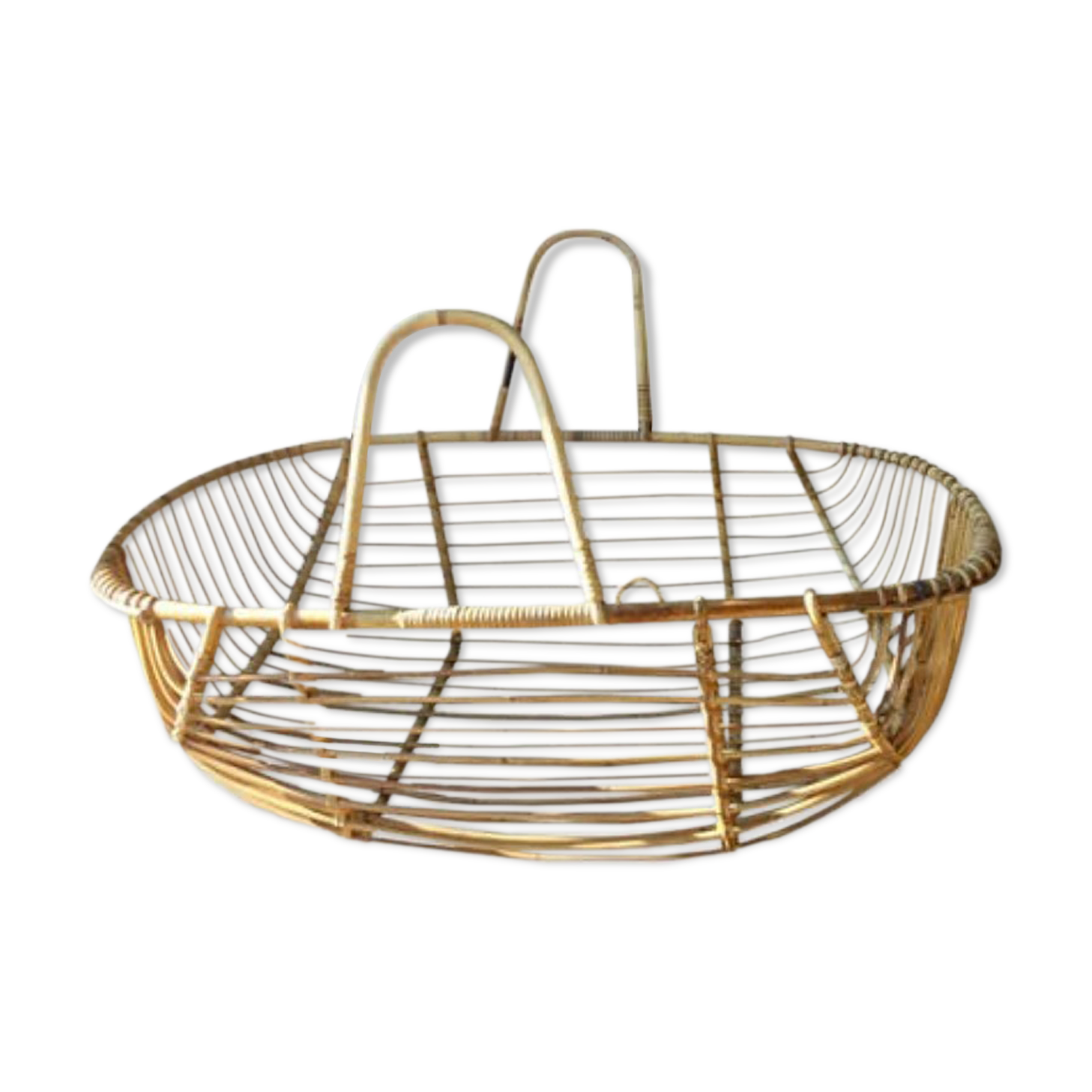 Vintage rattan couffin