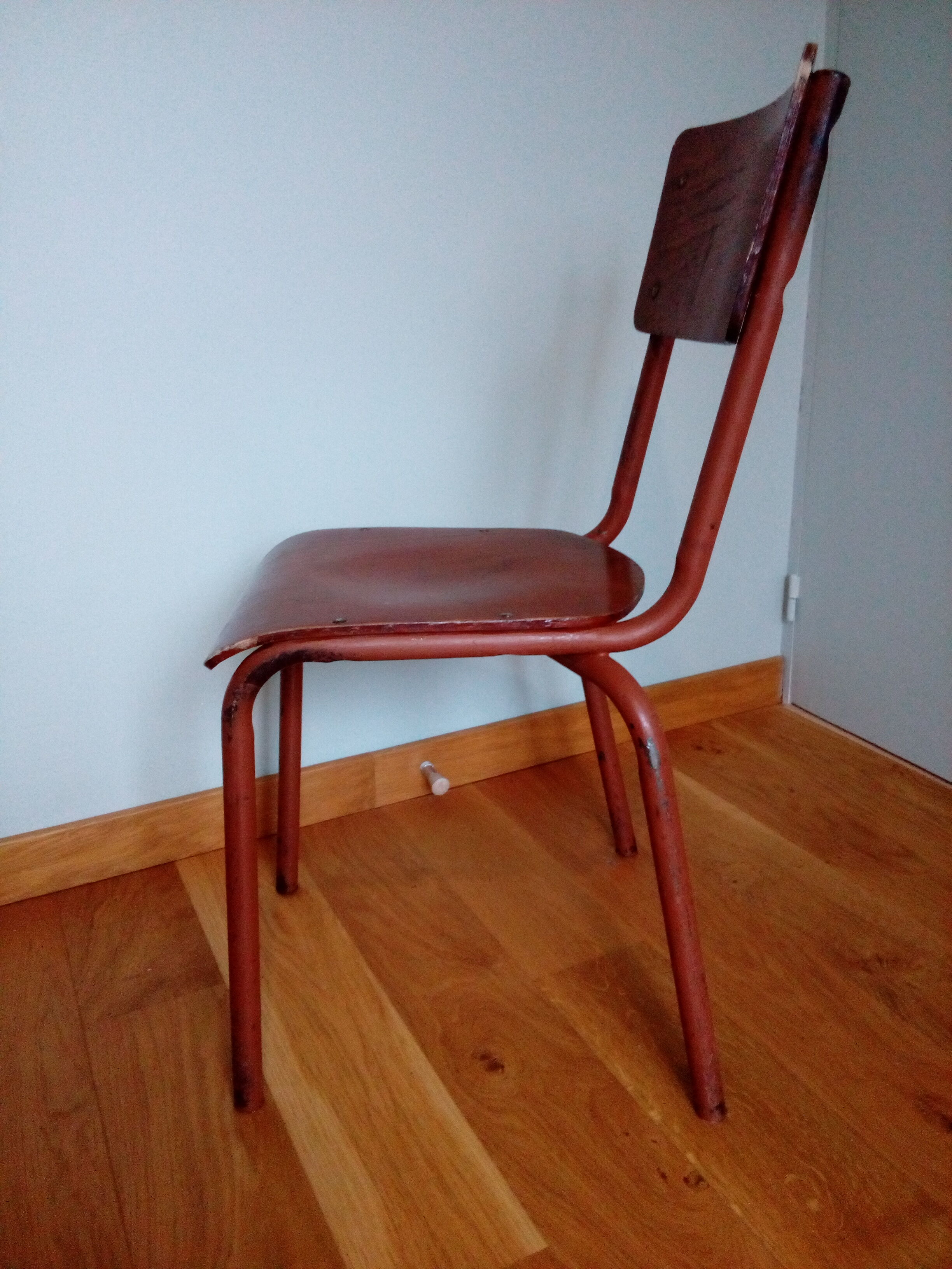 adult school chair