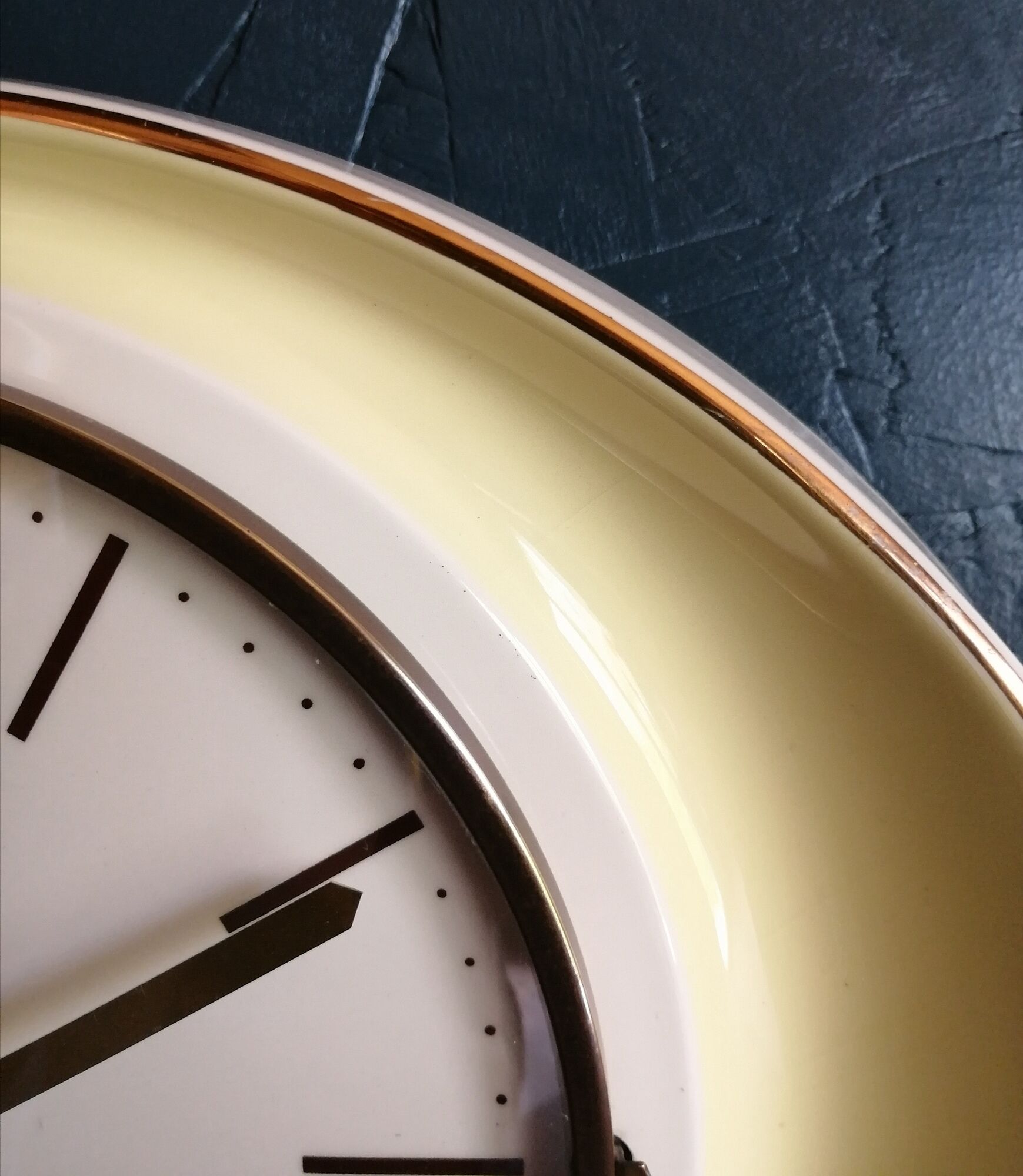 Vintage ceramic clock oval silent wall clock "Jaz yellow white gold"