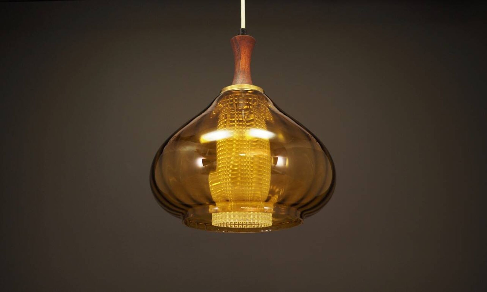 Lampe à suspension en verre, design danois, années 1970, production : Danemark