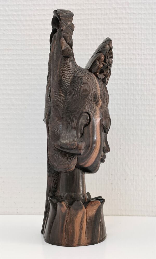 Buste en bois de femme à coiffe florale travail sculptural des années 60-70