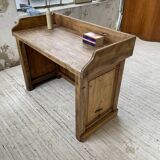 Trading counter central island pine