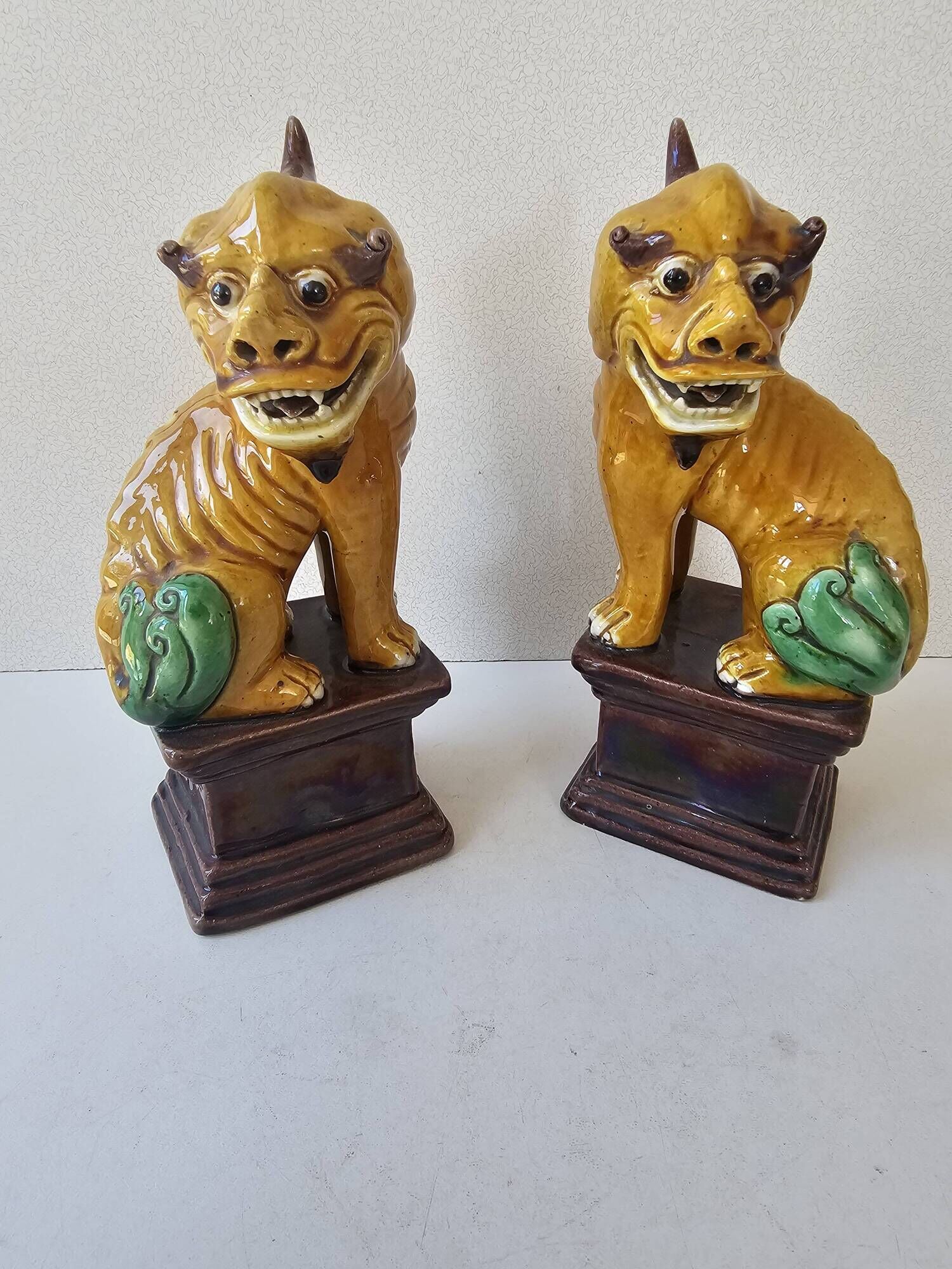 Porcelain Sculpture Pair of Chinese Foo Dogs (Sancai)