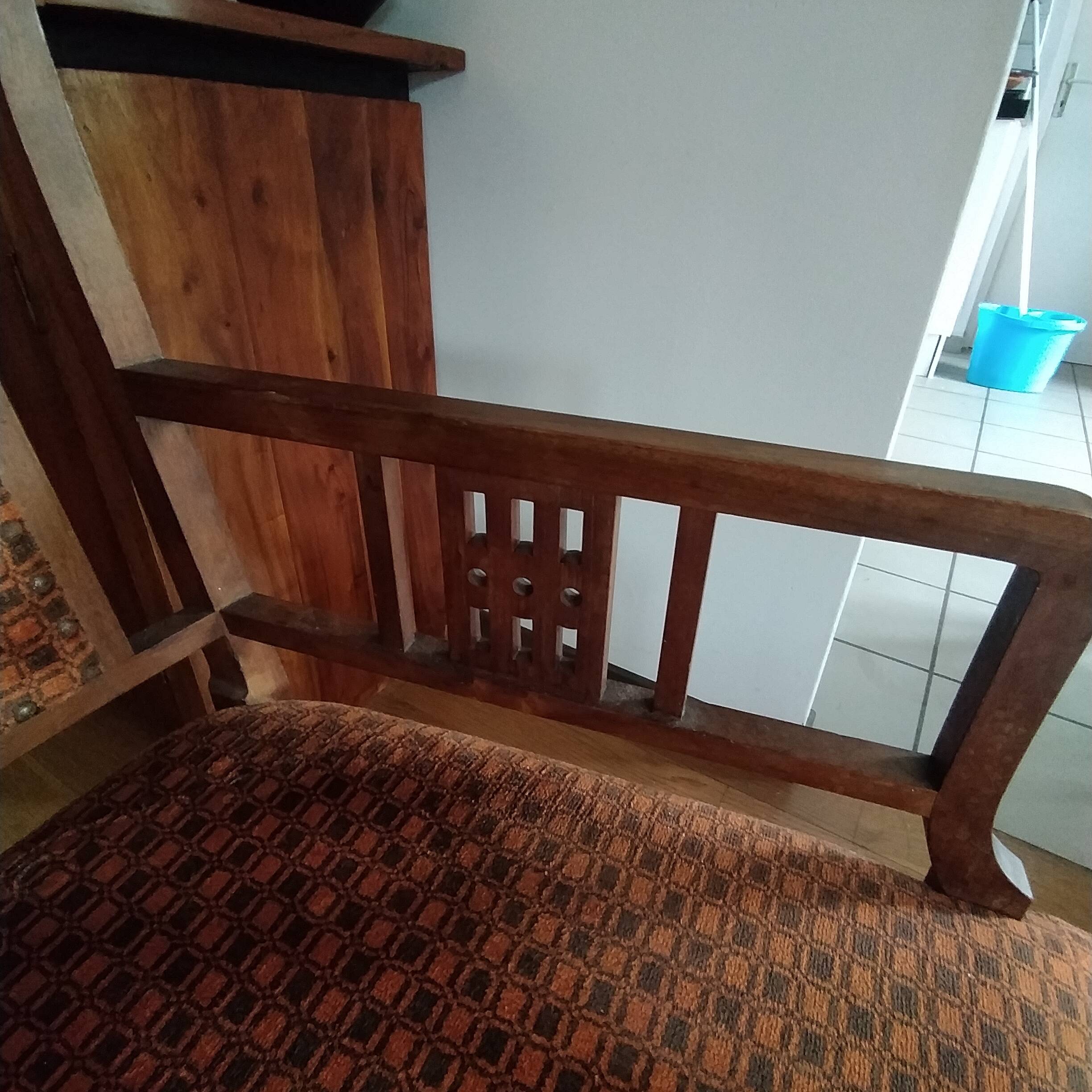 Ensemble Arts & Crafts 1900-1925 – 2 fauteuils et 2 chaises en bois massif