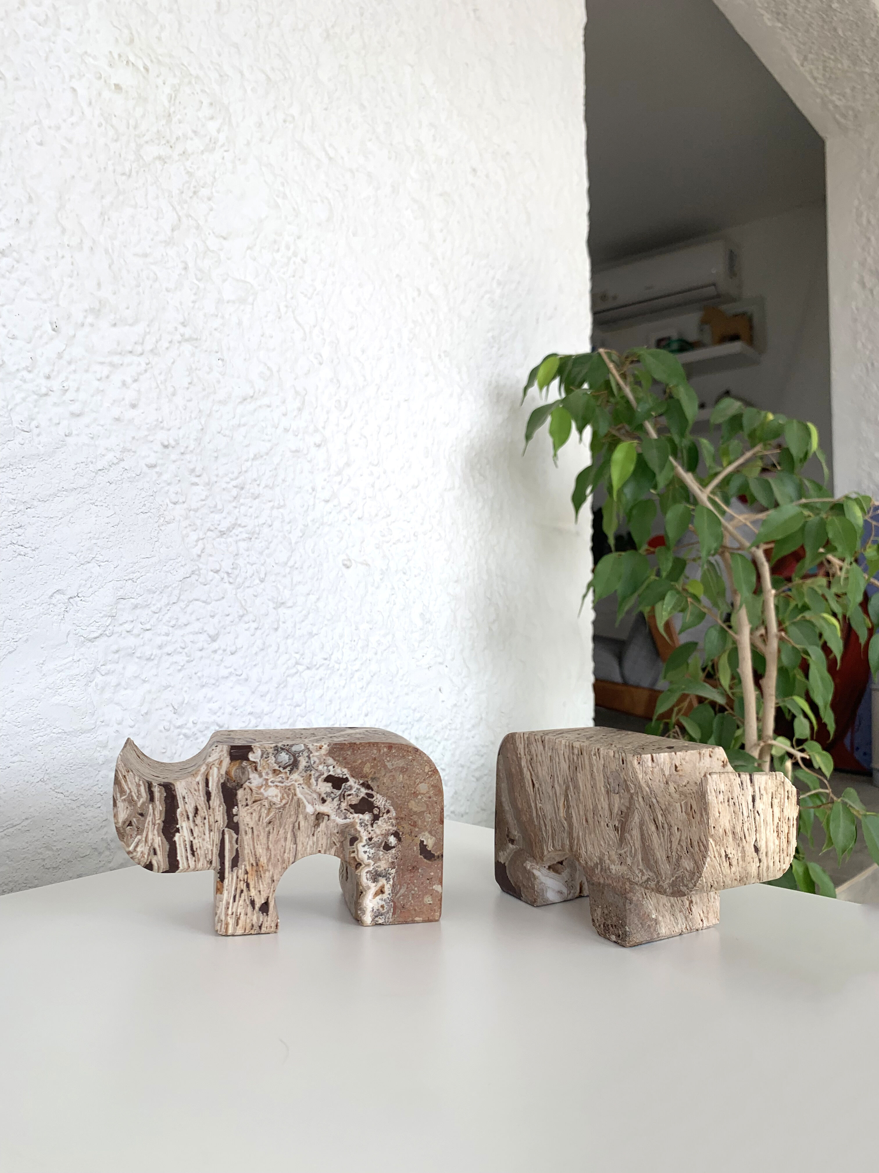 Pair of travertine rhinoceros bookends by Fratelli Mannelli, 1970s