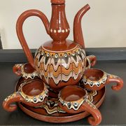 Service à liqueur vintage en terre cuite émaillée
