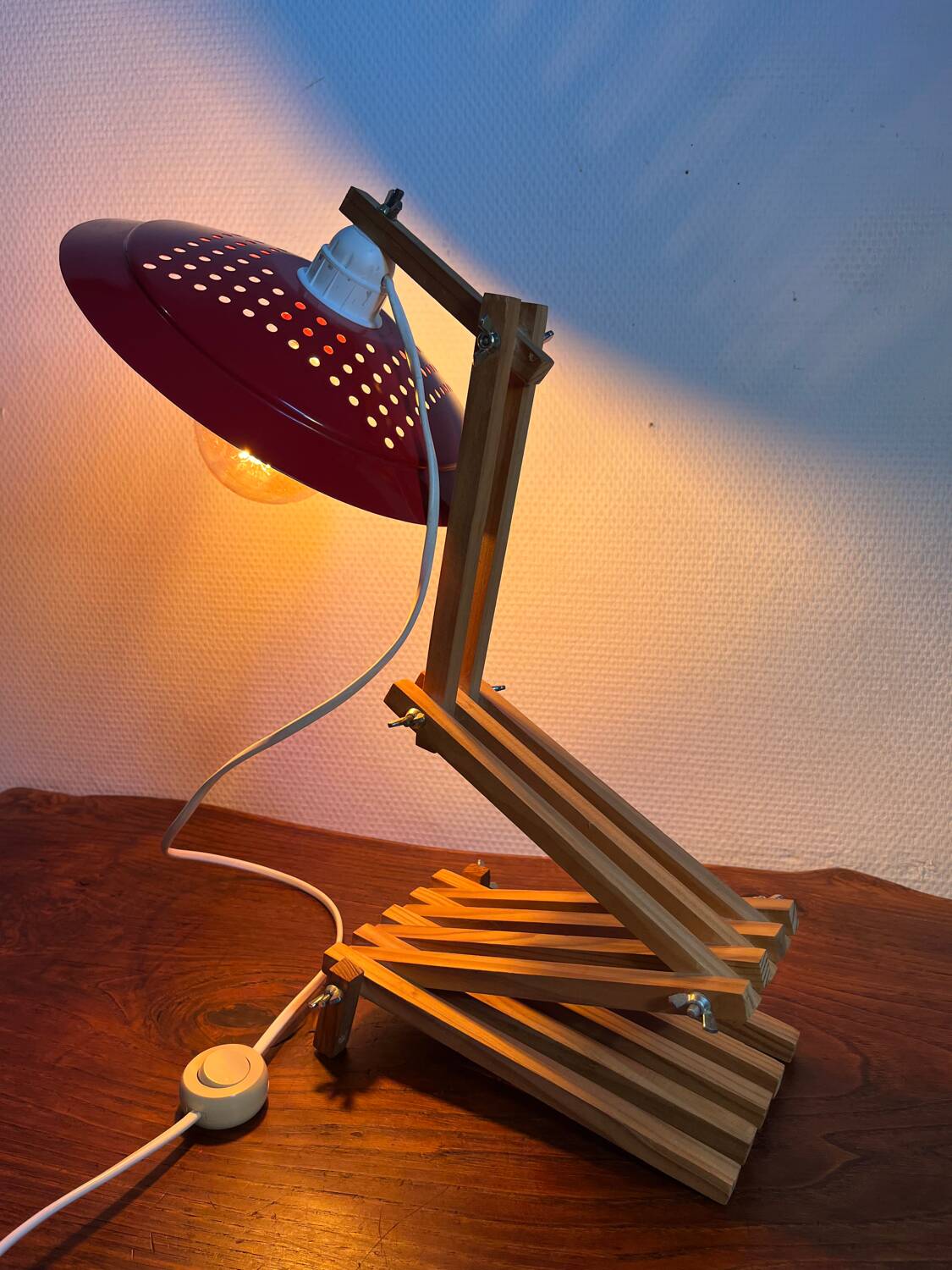 Wooden accordion wall lamp