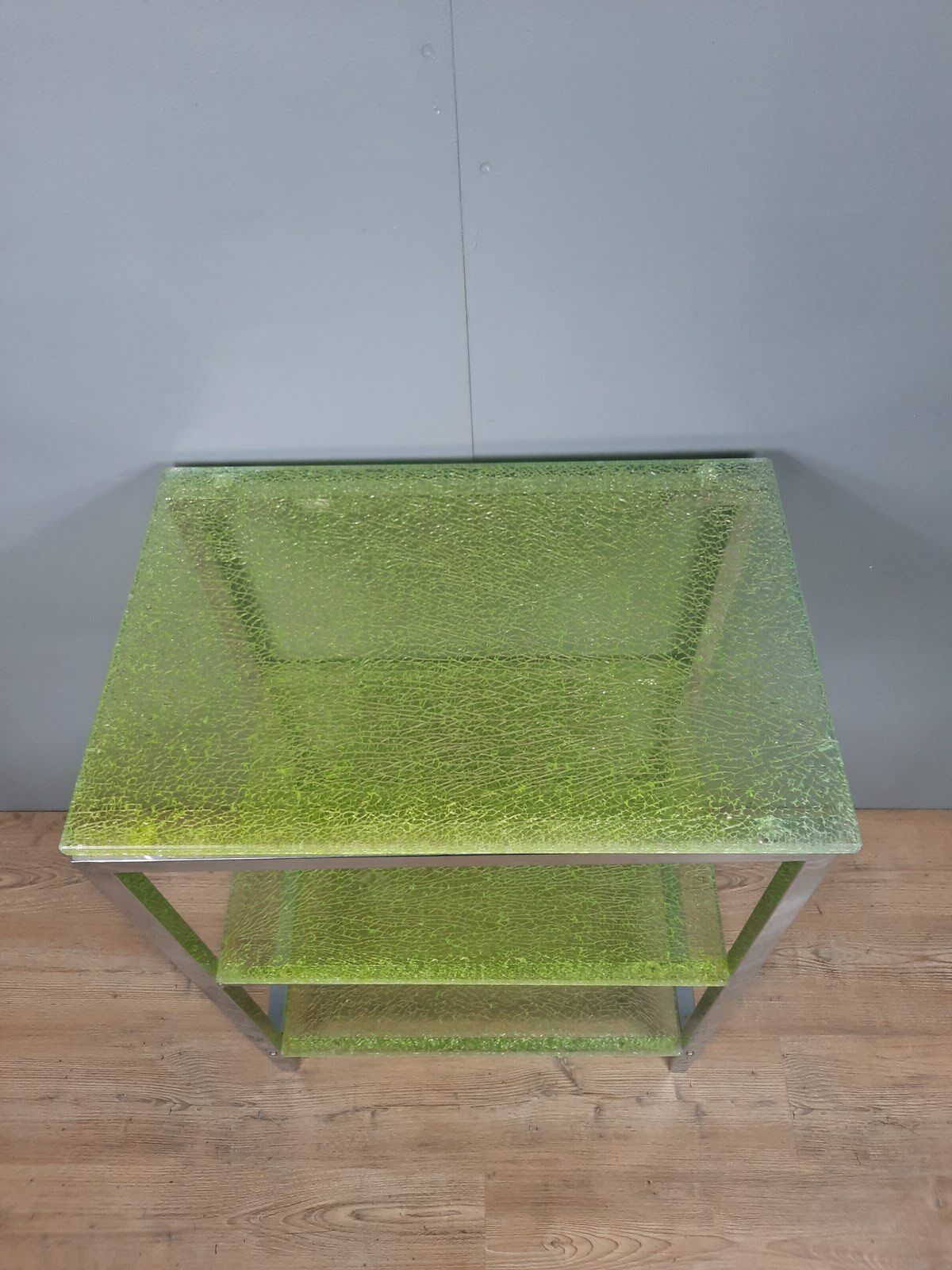 Shelf cabinet in broken tempered glass and metal