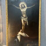 Beautiful religious work from the 17th century, oil on panel representing Christ on his cross with Mary Magdalene at his feet