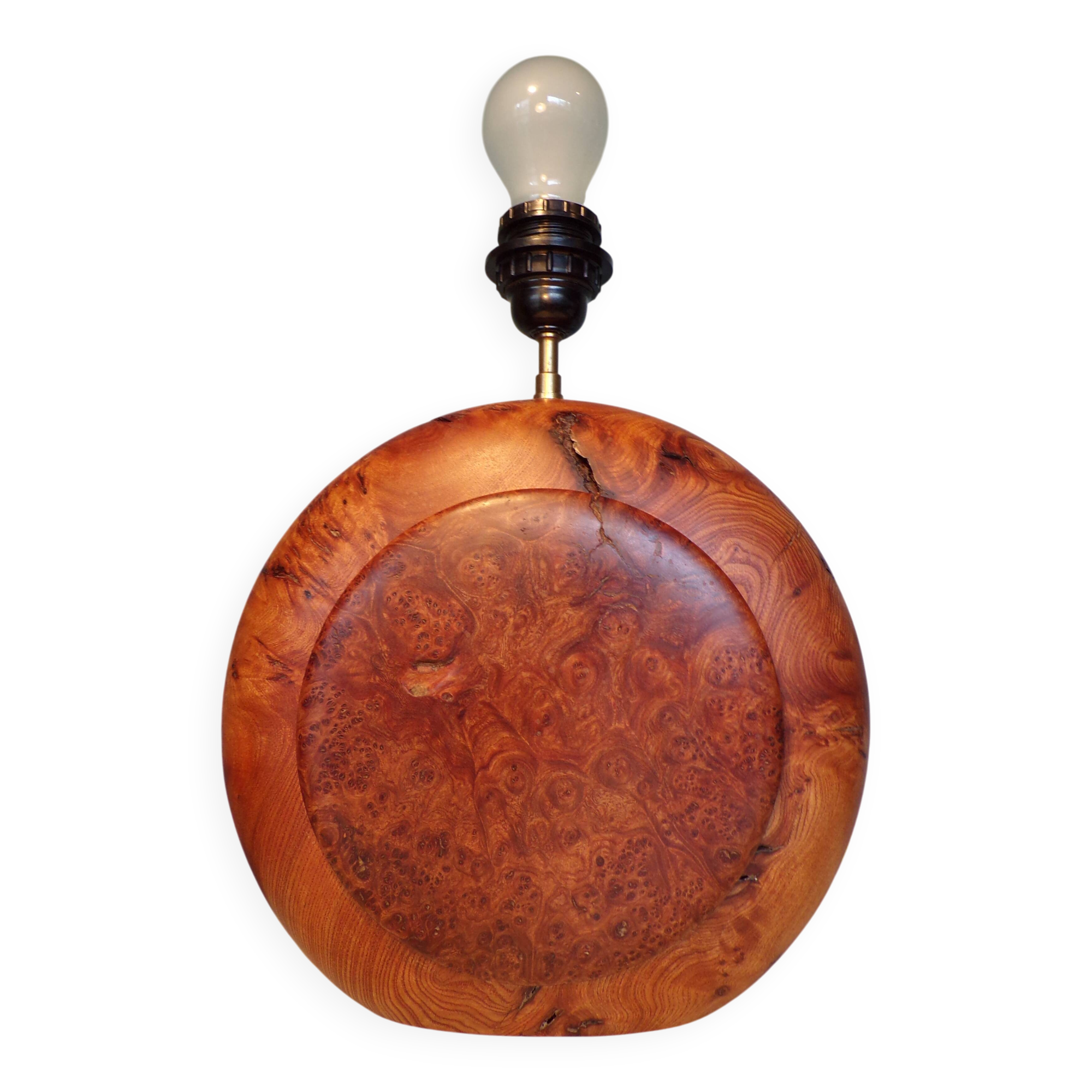 Lamp in elm or thuja wood.
