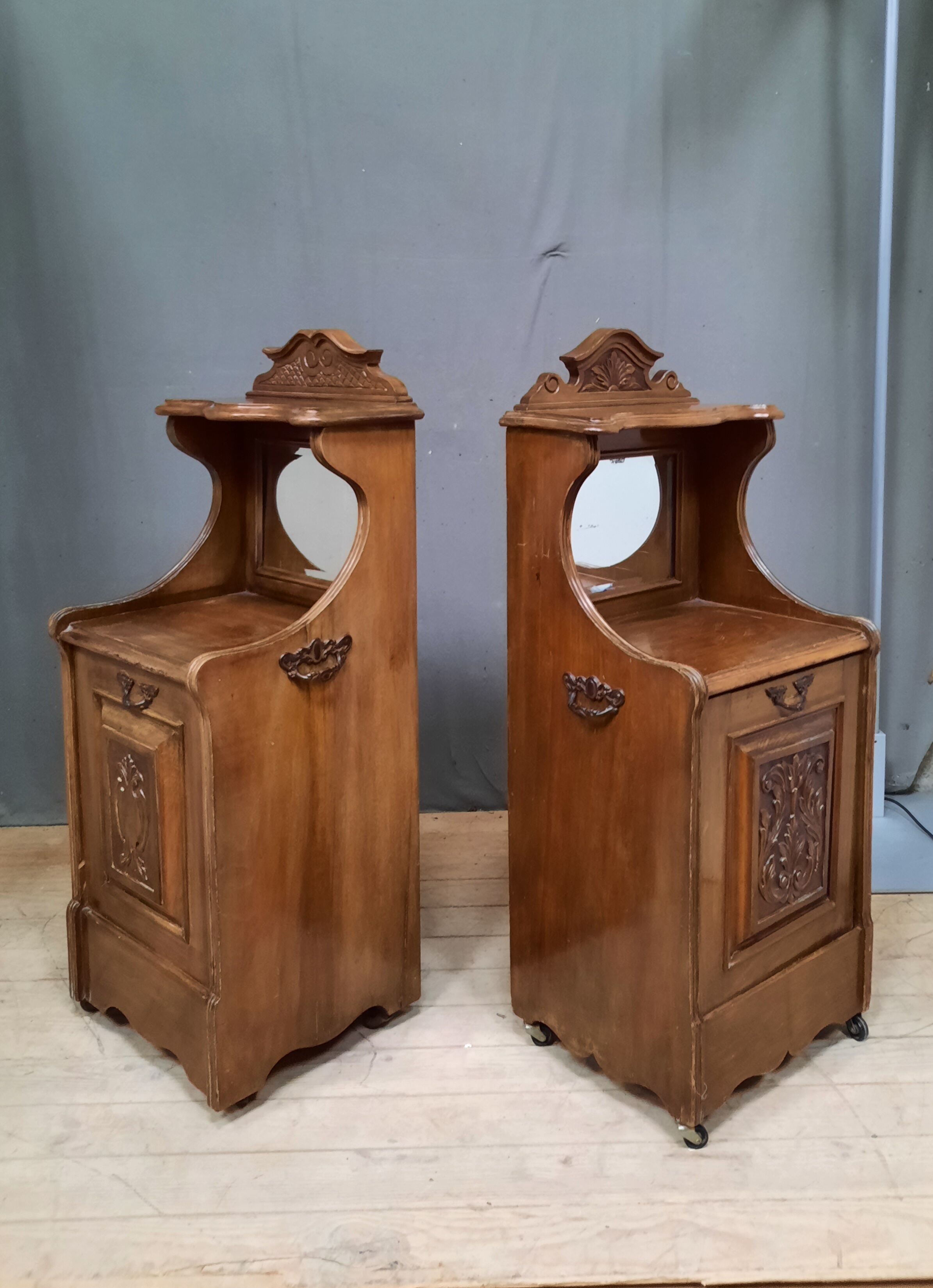 2 meubles à charbon formant chevet