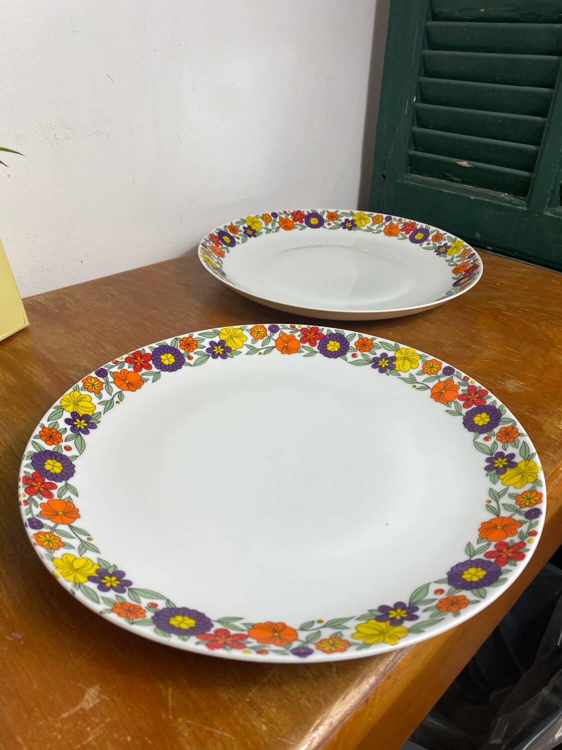 Two large round Bavaria porcelain dishes