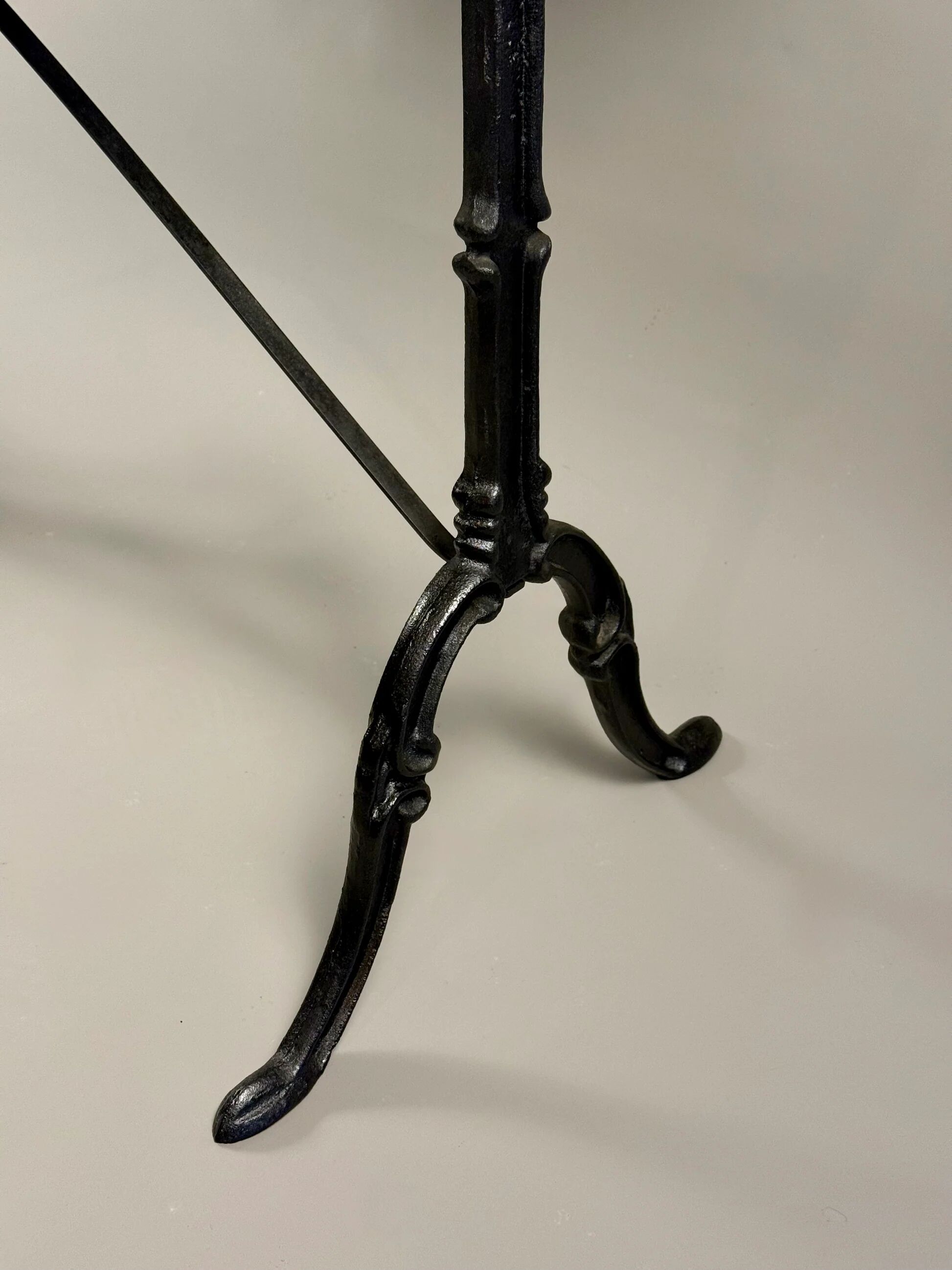 Table bistrot avec plateau en marbre