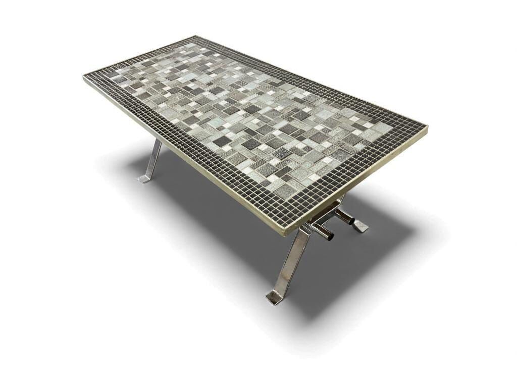 Table basse vintage en céramique avec cadre chromé