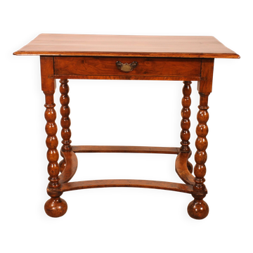 Small Writing Table / Side Table in Walnut - 17th Century