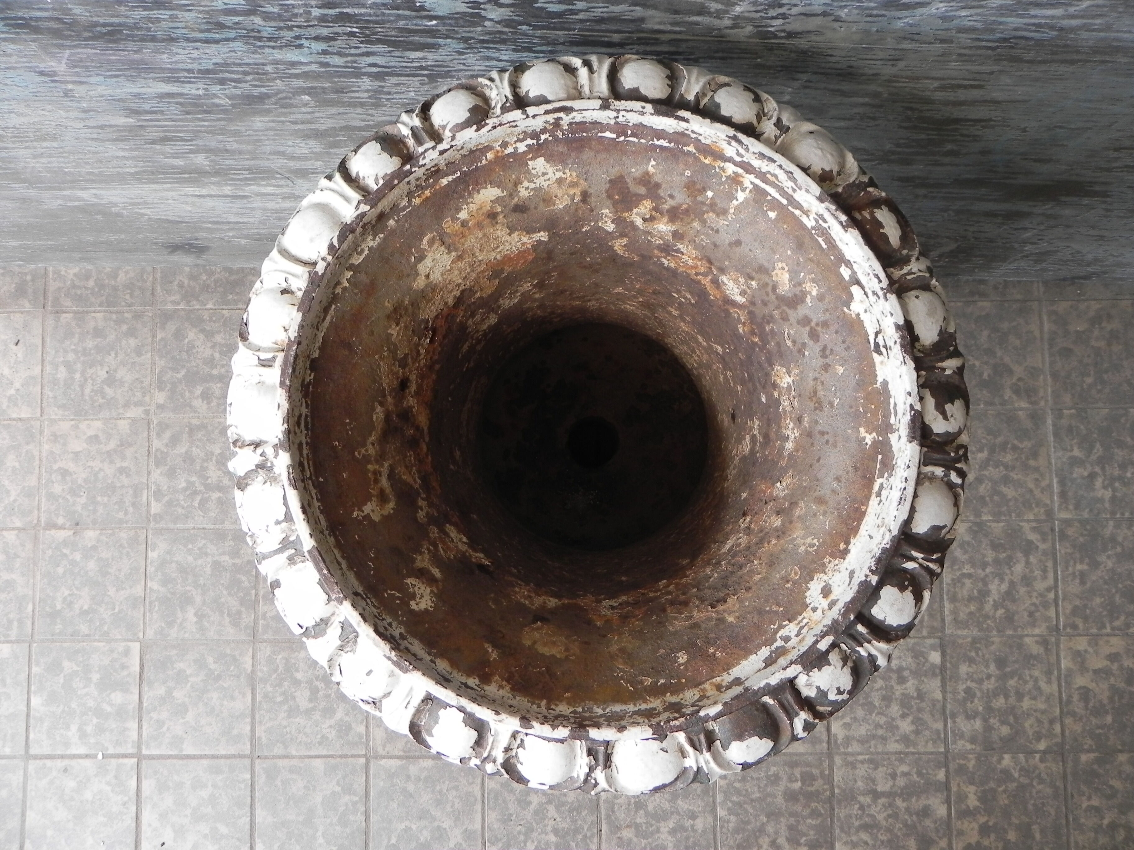 Cast iron vase model Medicis, 65 cm high﻿