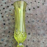 Vase soliflore en verre vert anis, motif base diamant, vintage et design