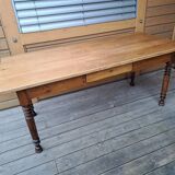 Farm table