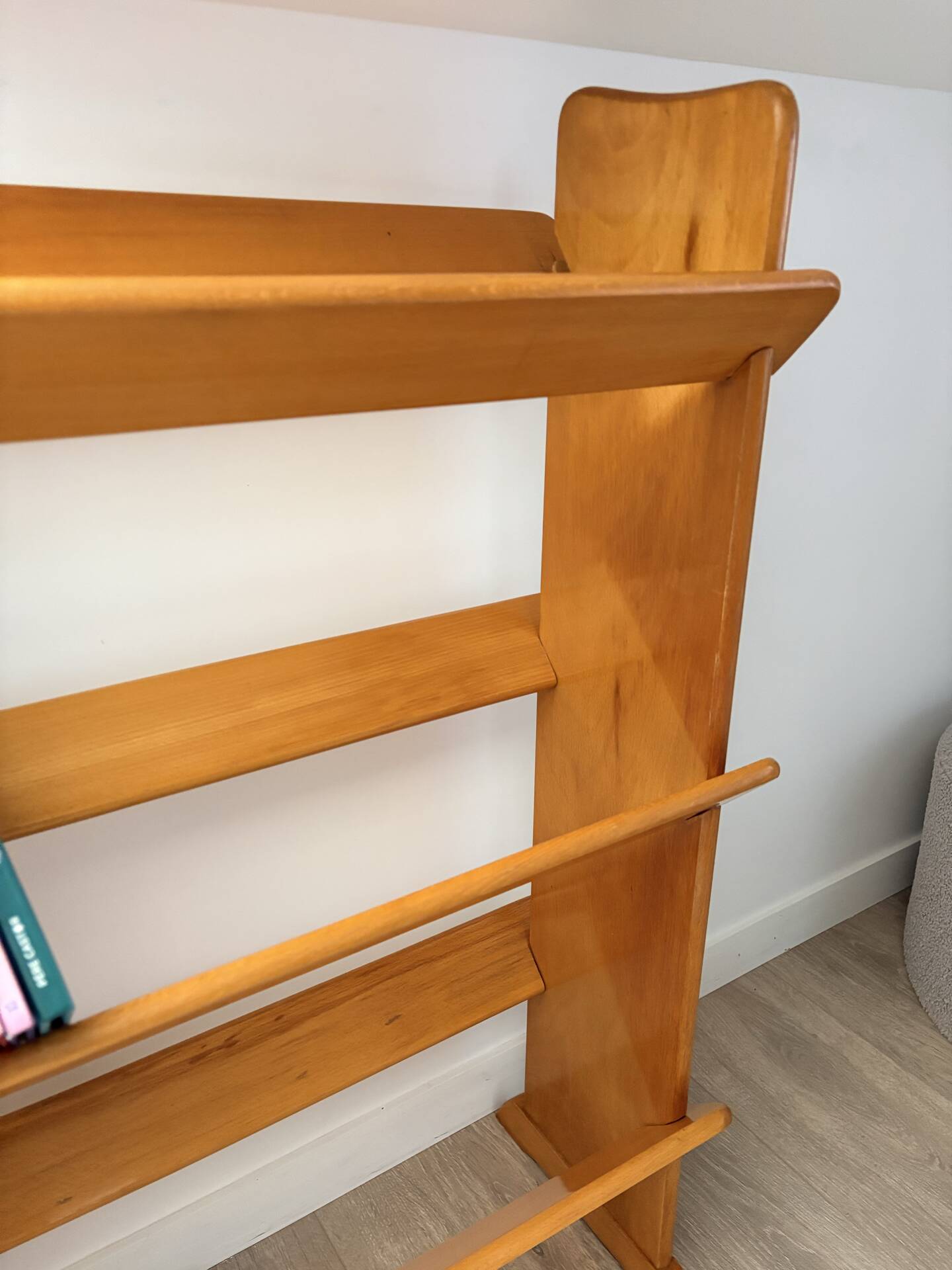 Small vintage wooden library – traditional assembly
