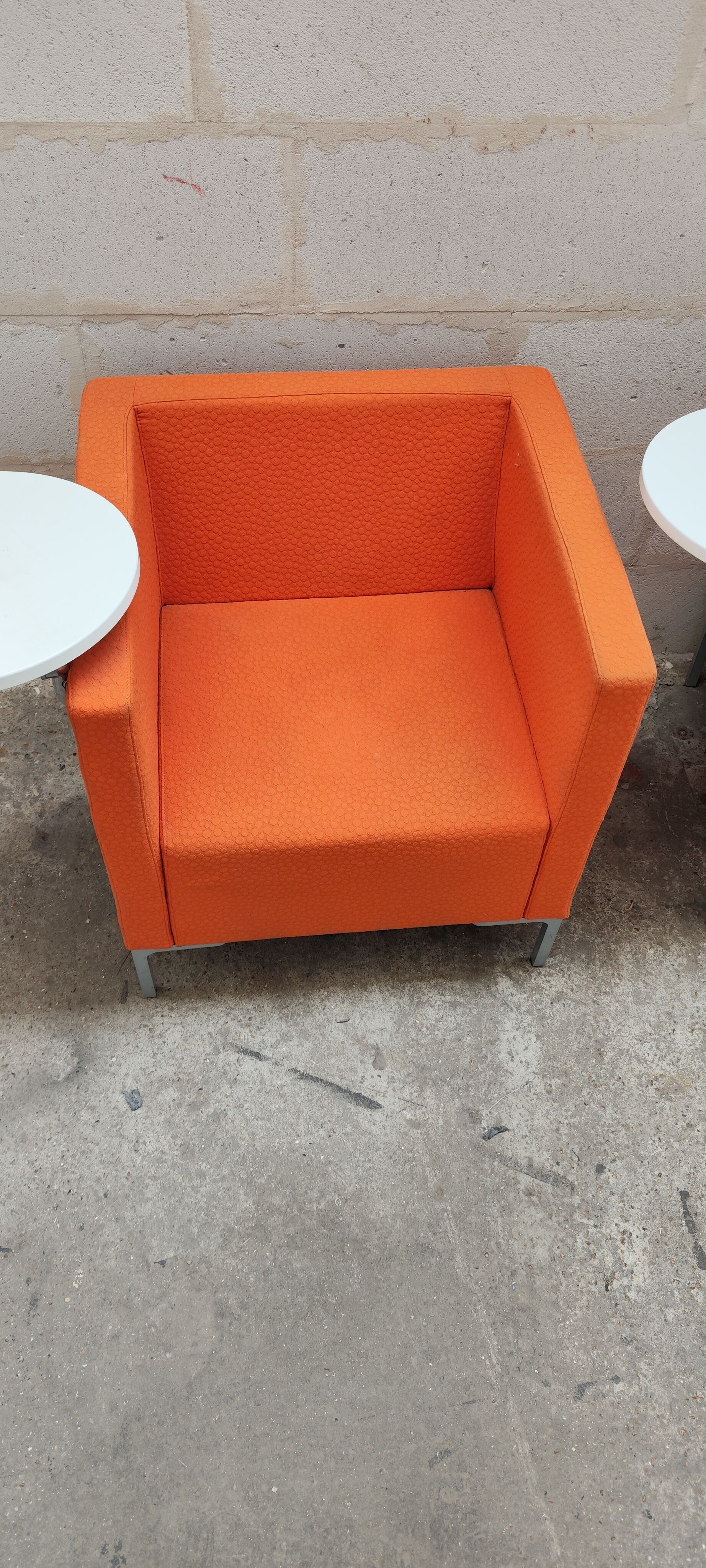 Paire de fauteuils vintage cubis de talin avec tablette