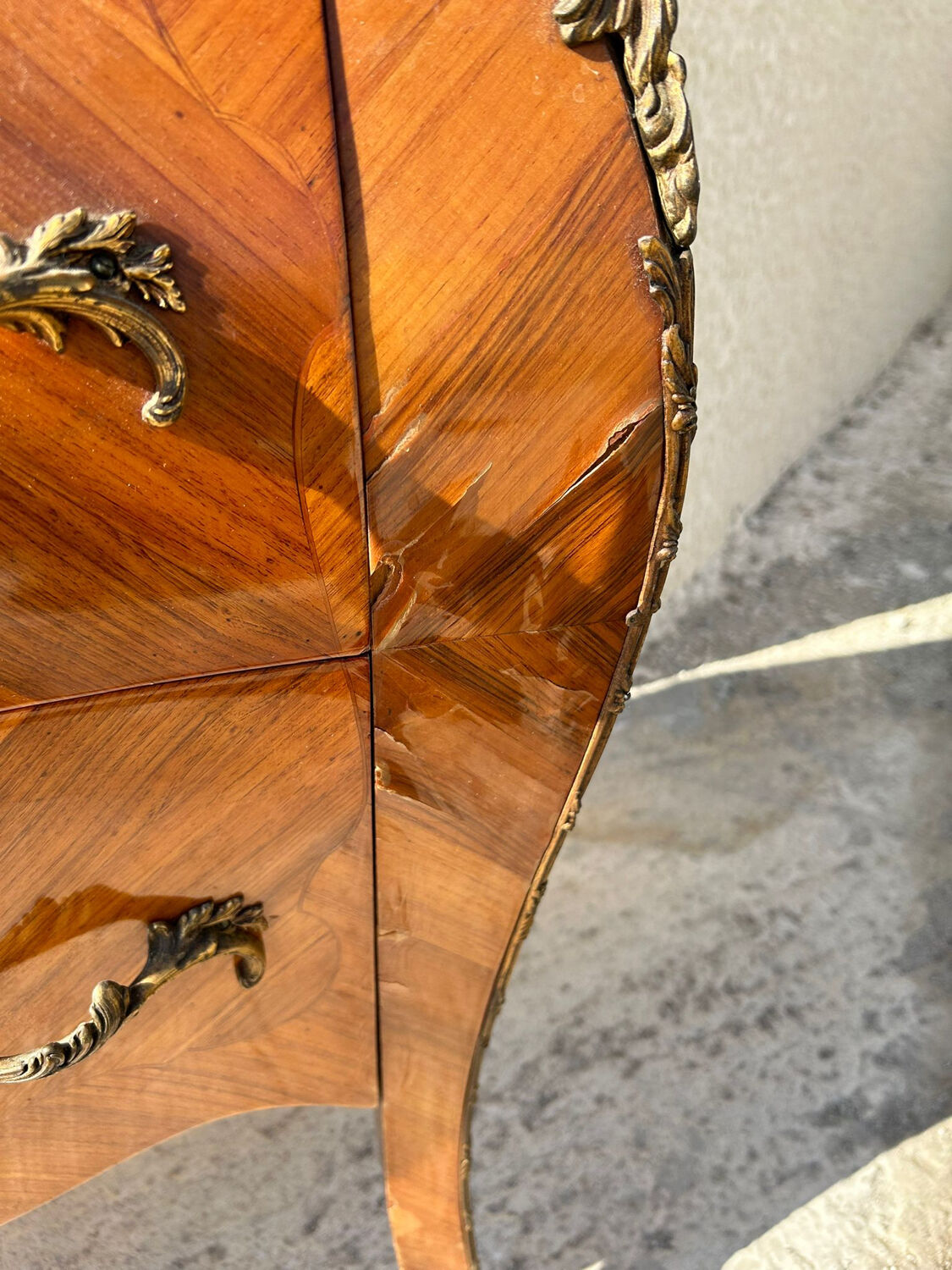 Rosewood chest of drawers