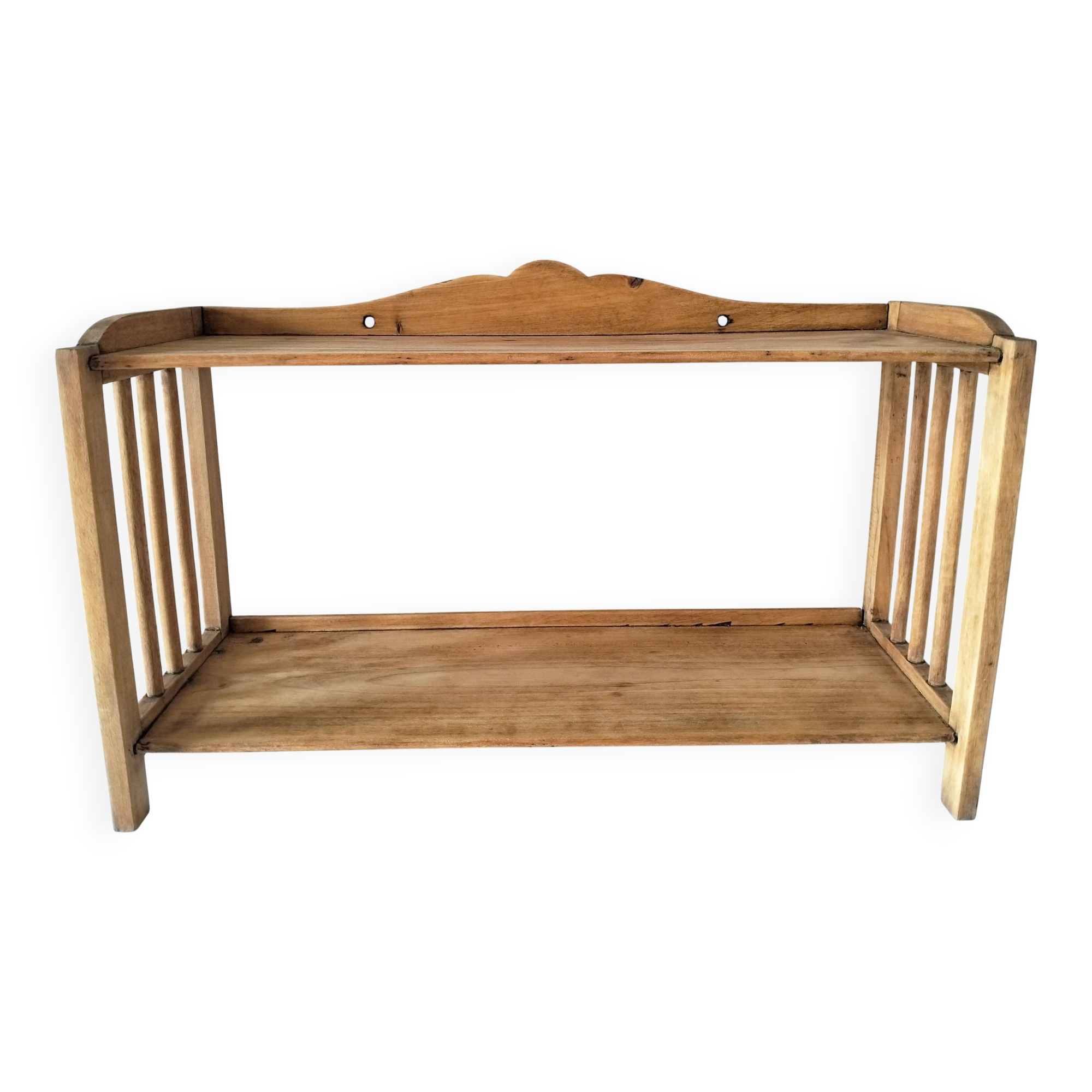 Scalloped wooden shelf
