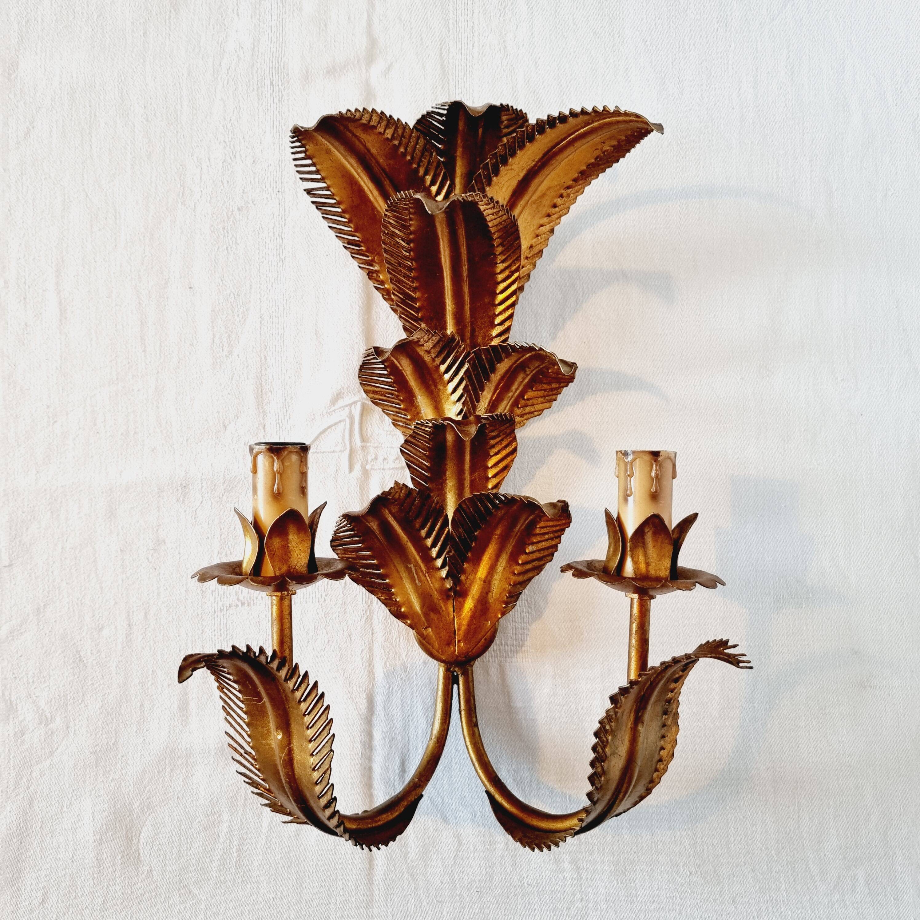 Magnificent Italian Wall Lamp 2 Lights Year 1960 Hoas de Palma Gilt Bronze