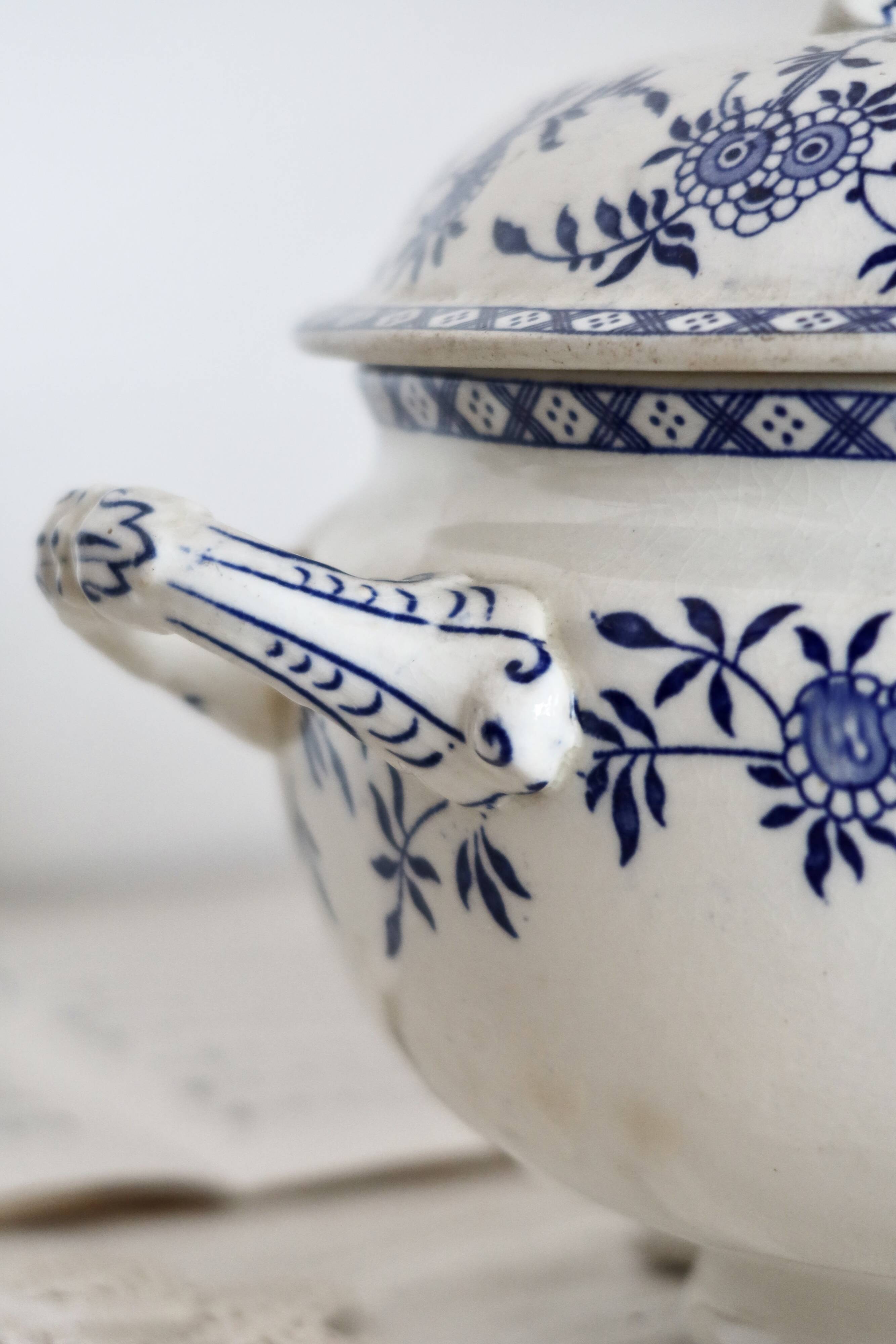 Antique soup tureen - Rare Dresden porcelain