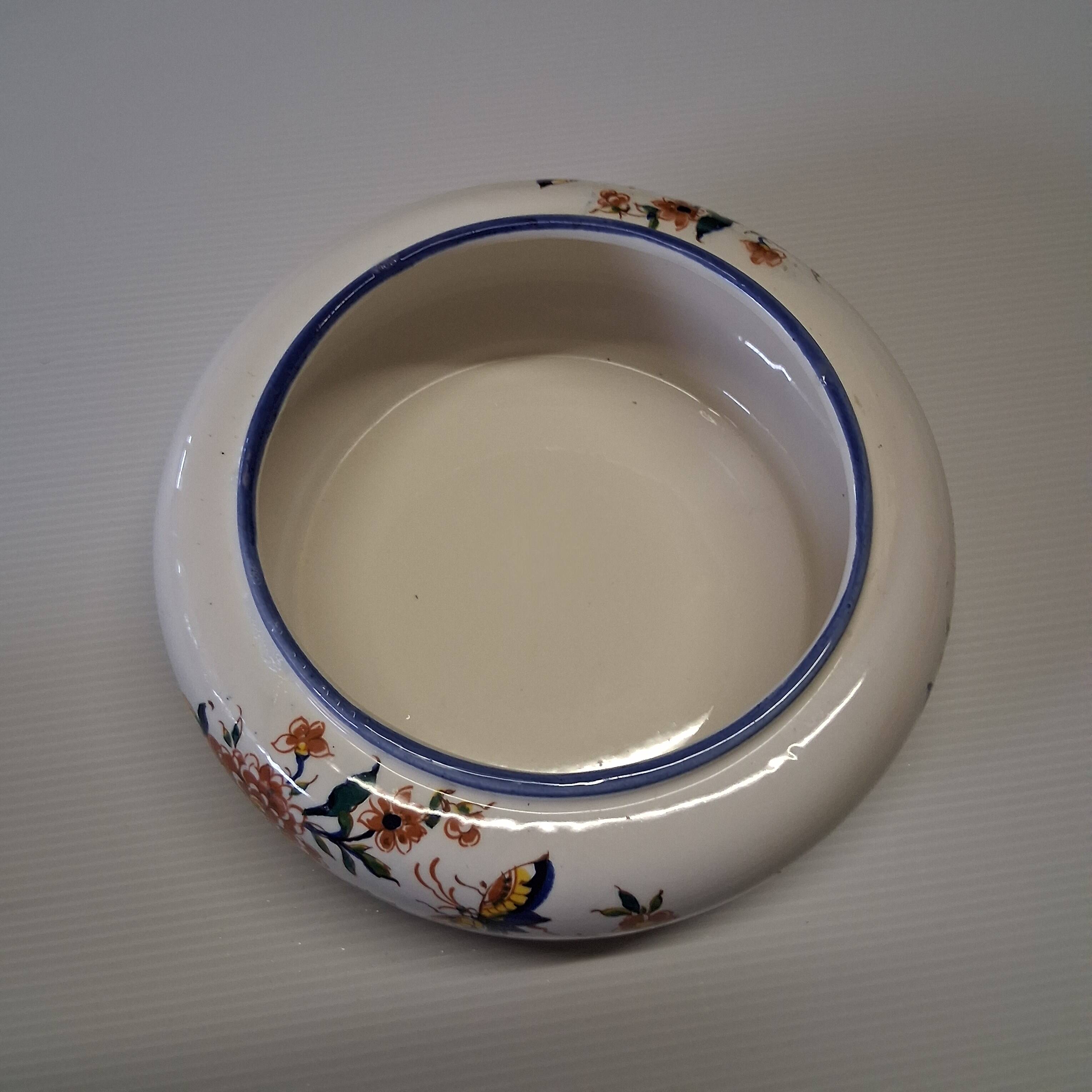 Ceramic pot with lid