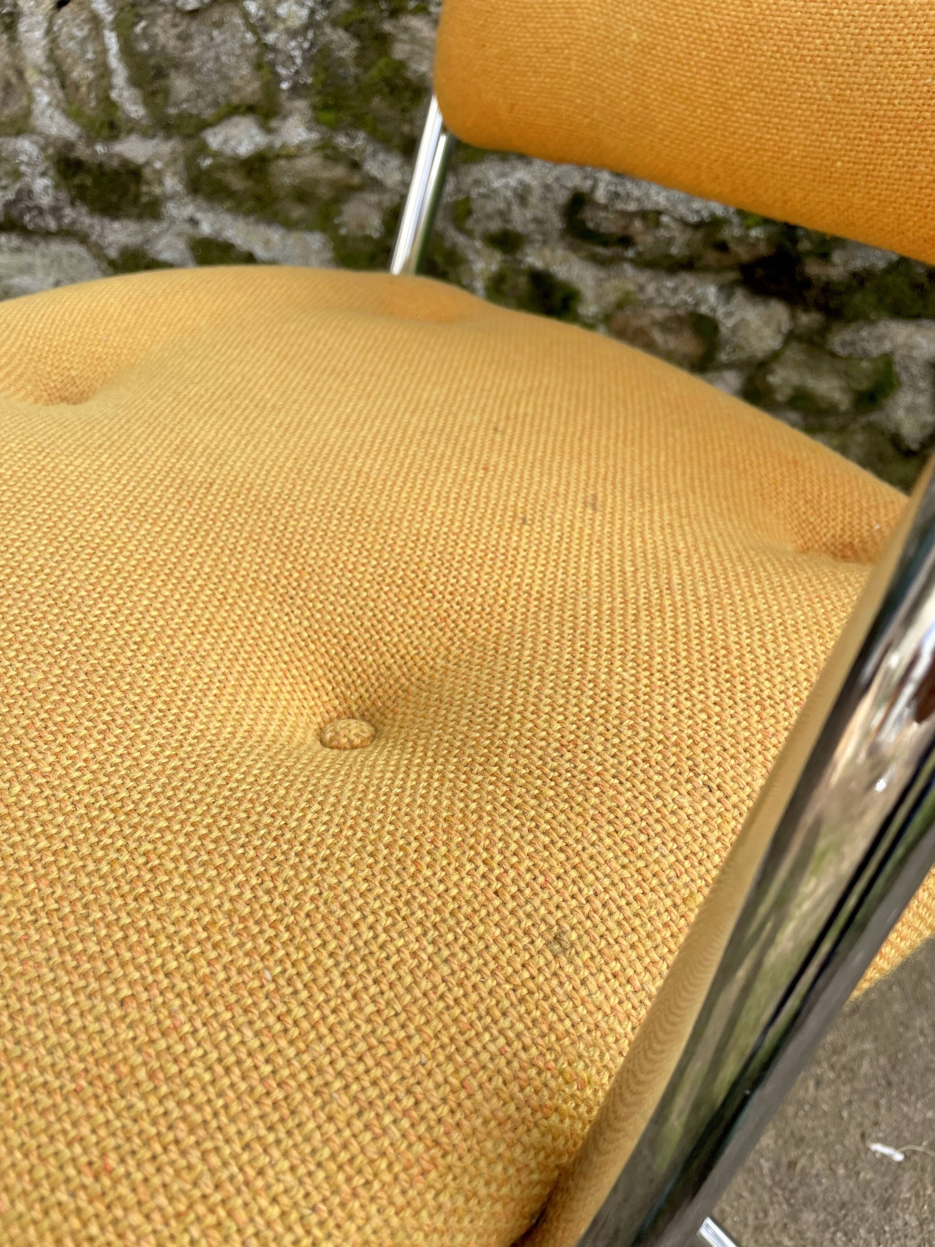 Fauteuil à roulettes Strafor en tweed jaune 1970