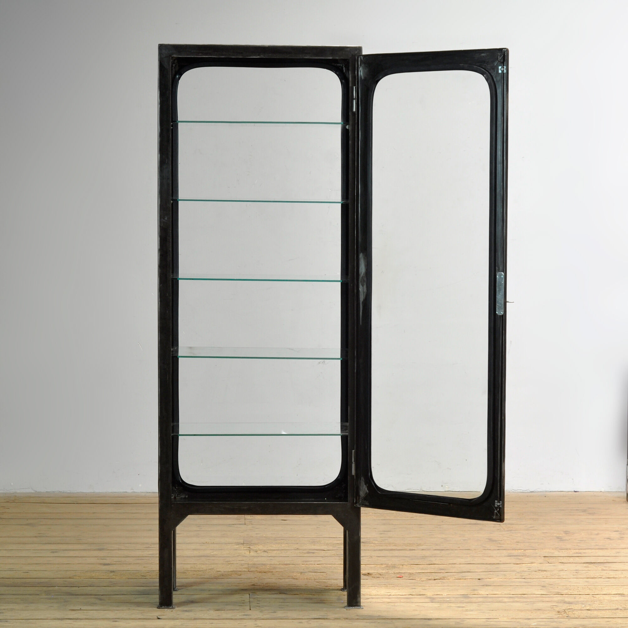 Cabinet médical vintage, années 1970