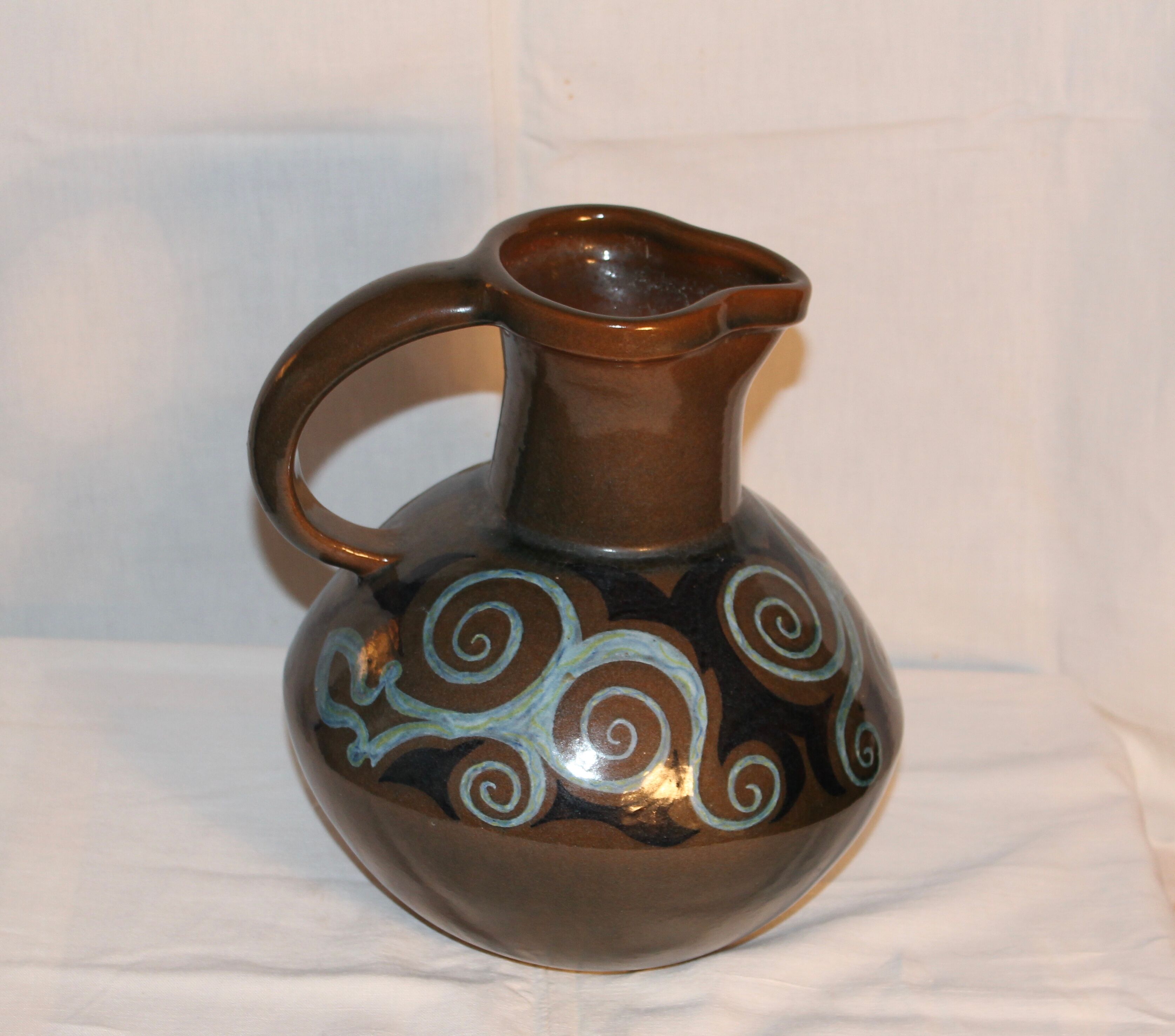 Pitcher ceramic 1950s sign Lisa Ben