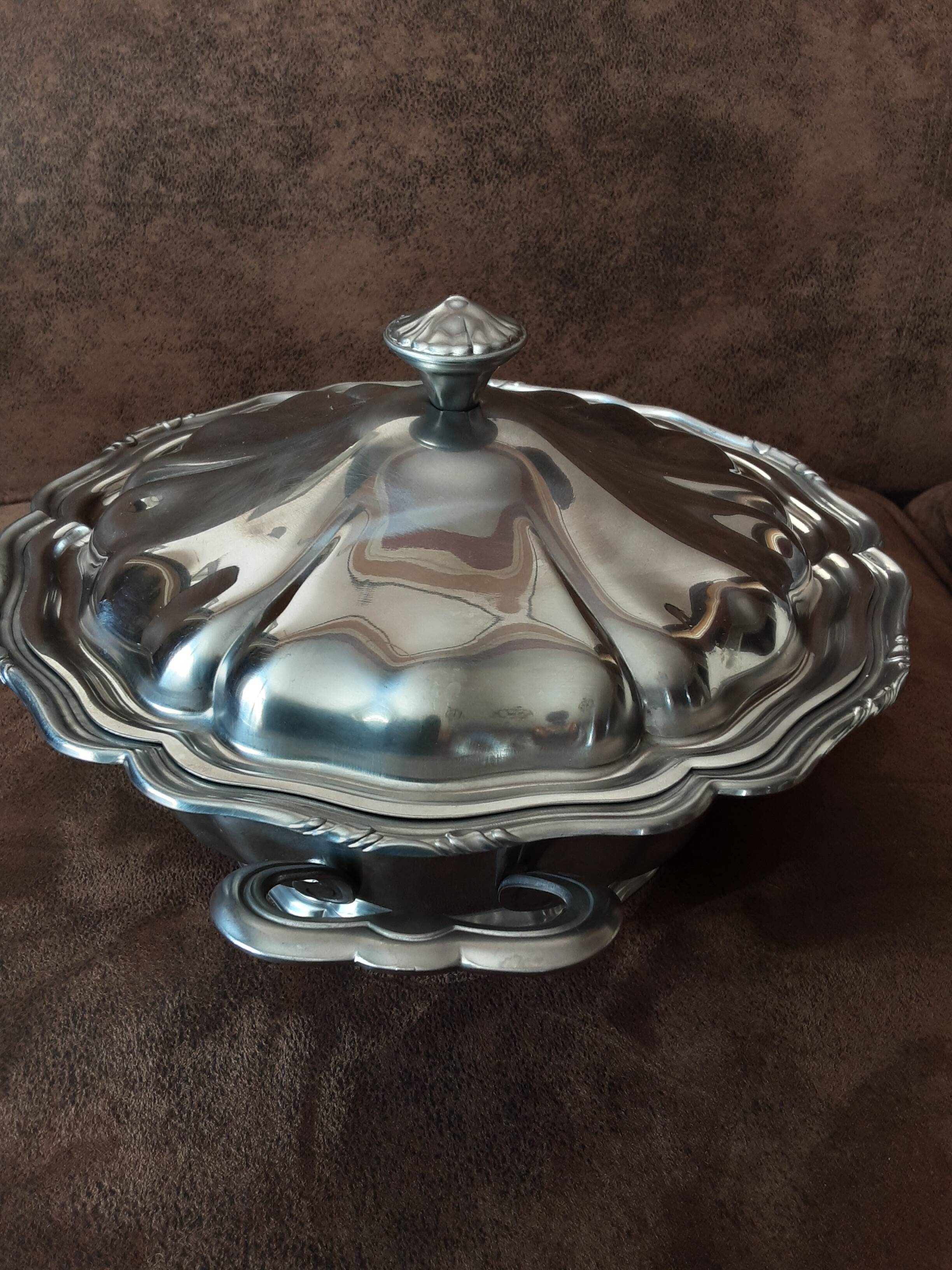 Stainless steel soup tureen