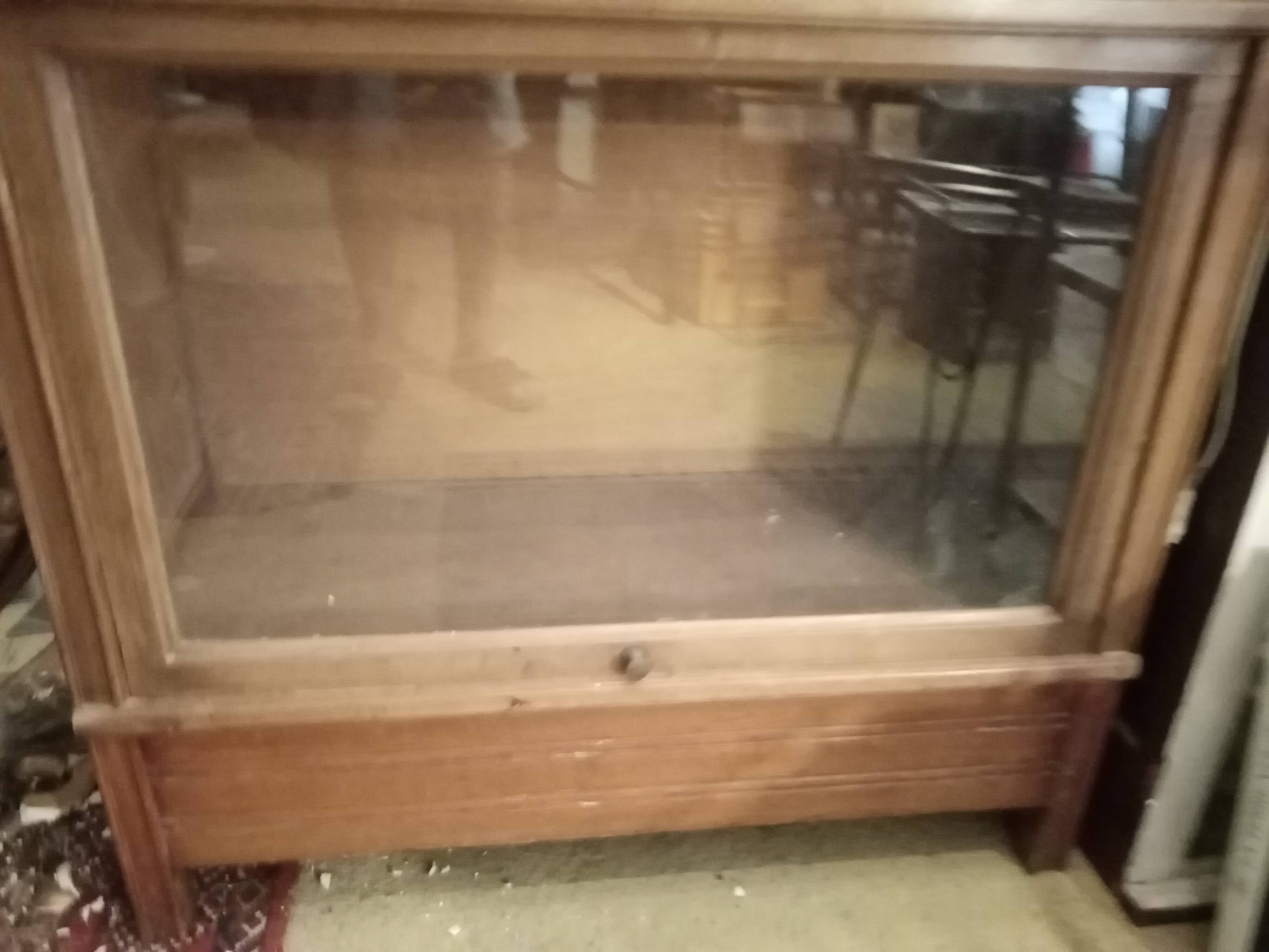 MD 3 glass box bookcase