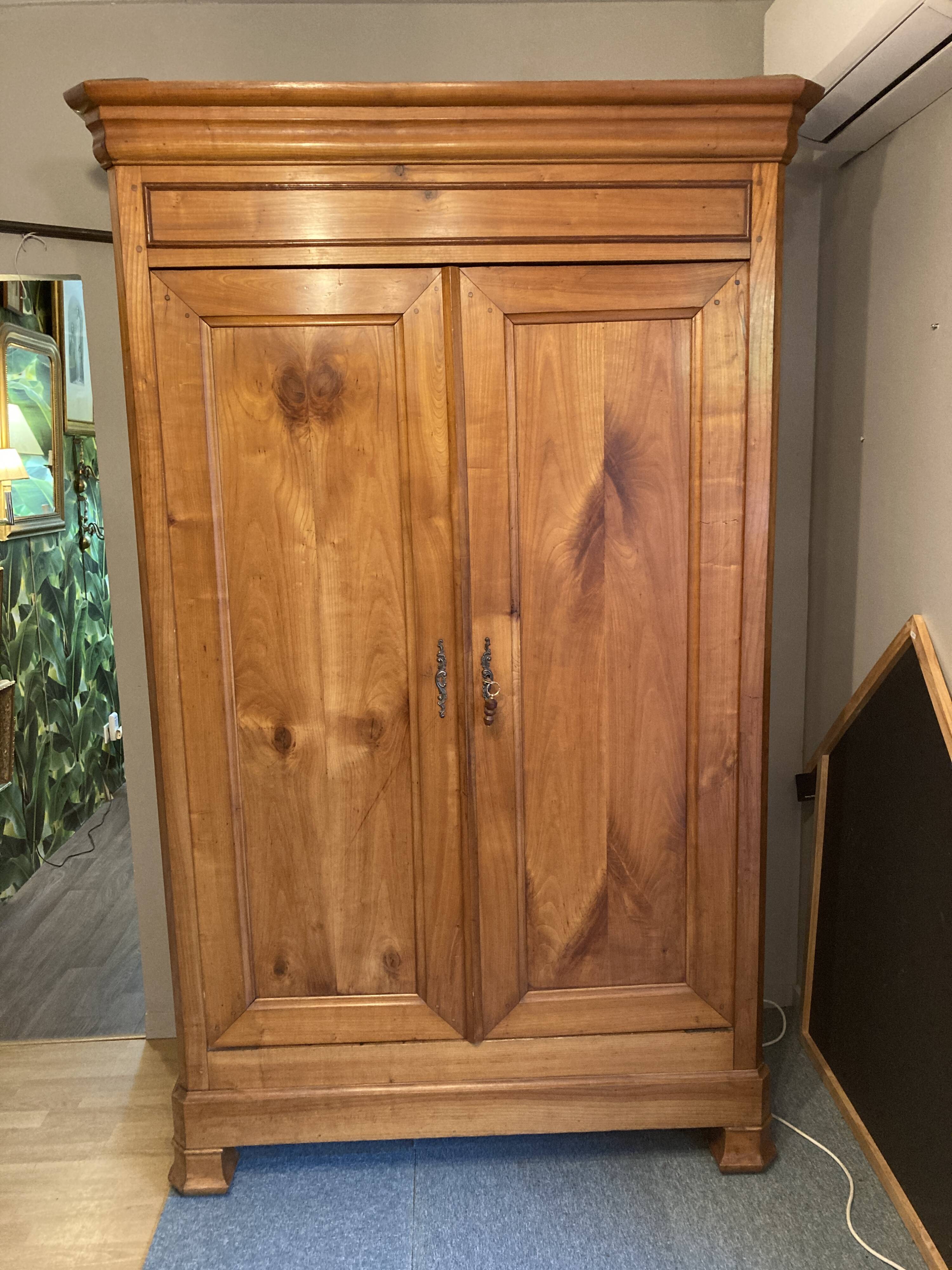 Wardrobe Louis Philippe